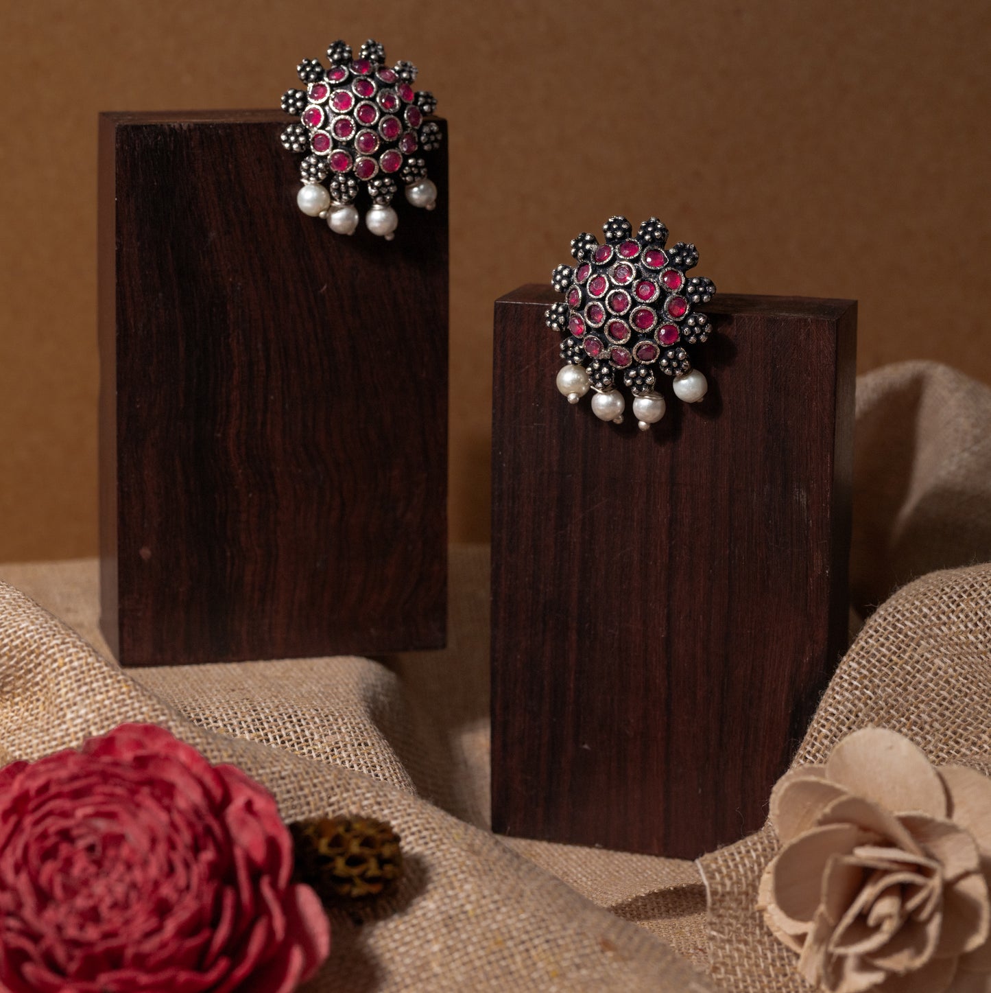Stone Dome stud earrings (Red)