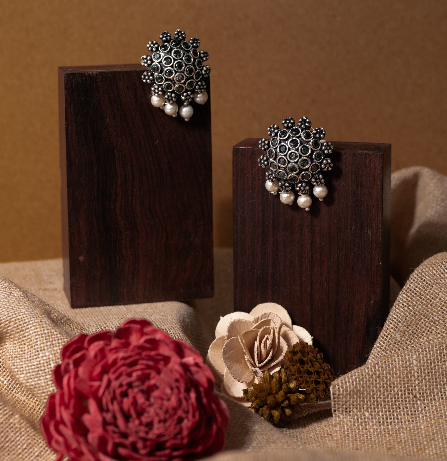 Stone Dome stud earrings (Black)