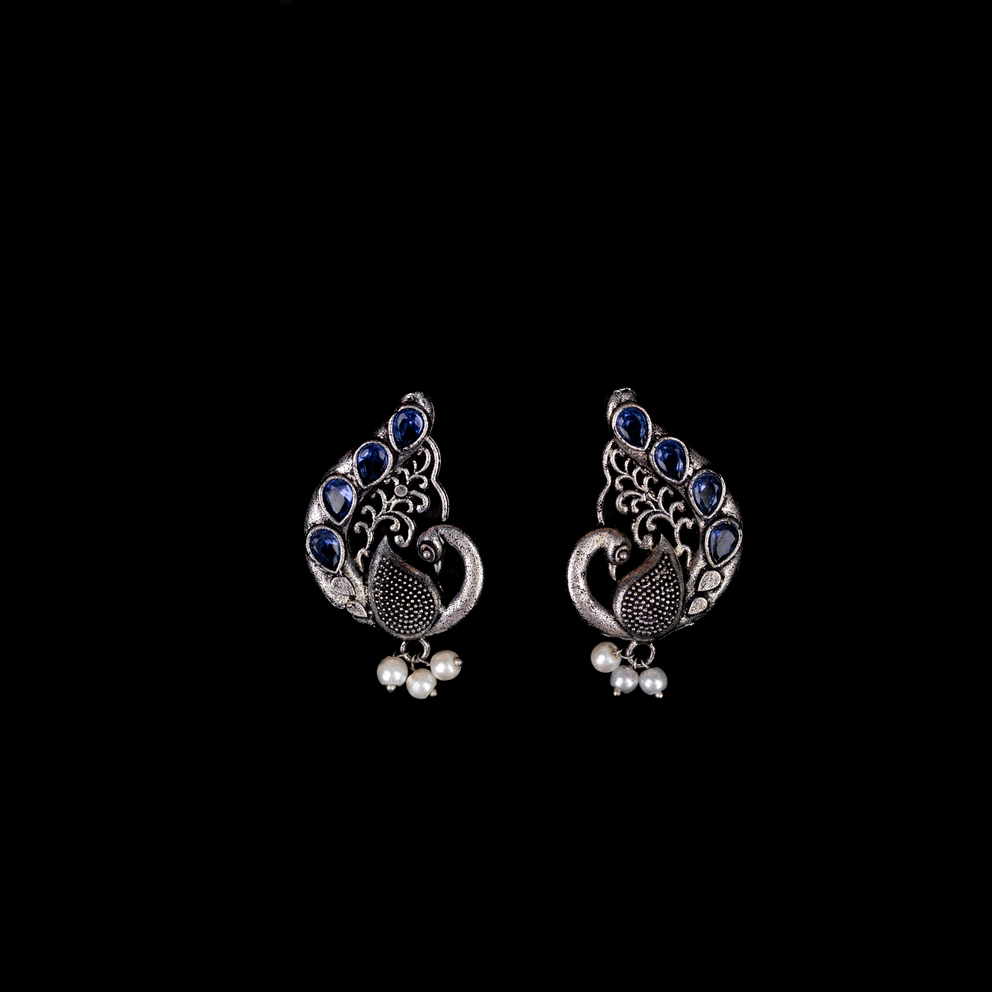 Ferocious Feathers stud earrings (Blue)