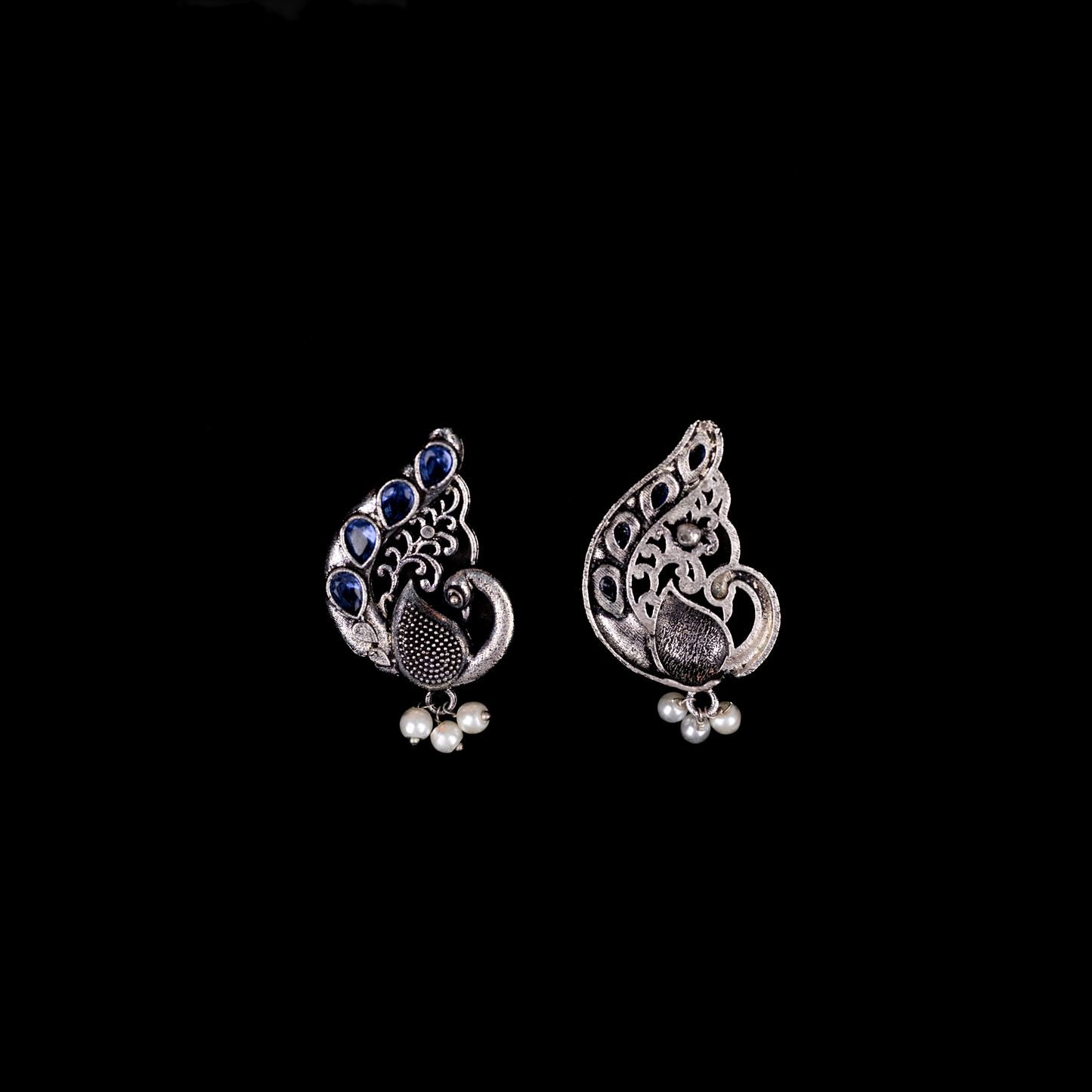 Ferocious Feathers stud earrings (Blue)