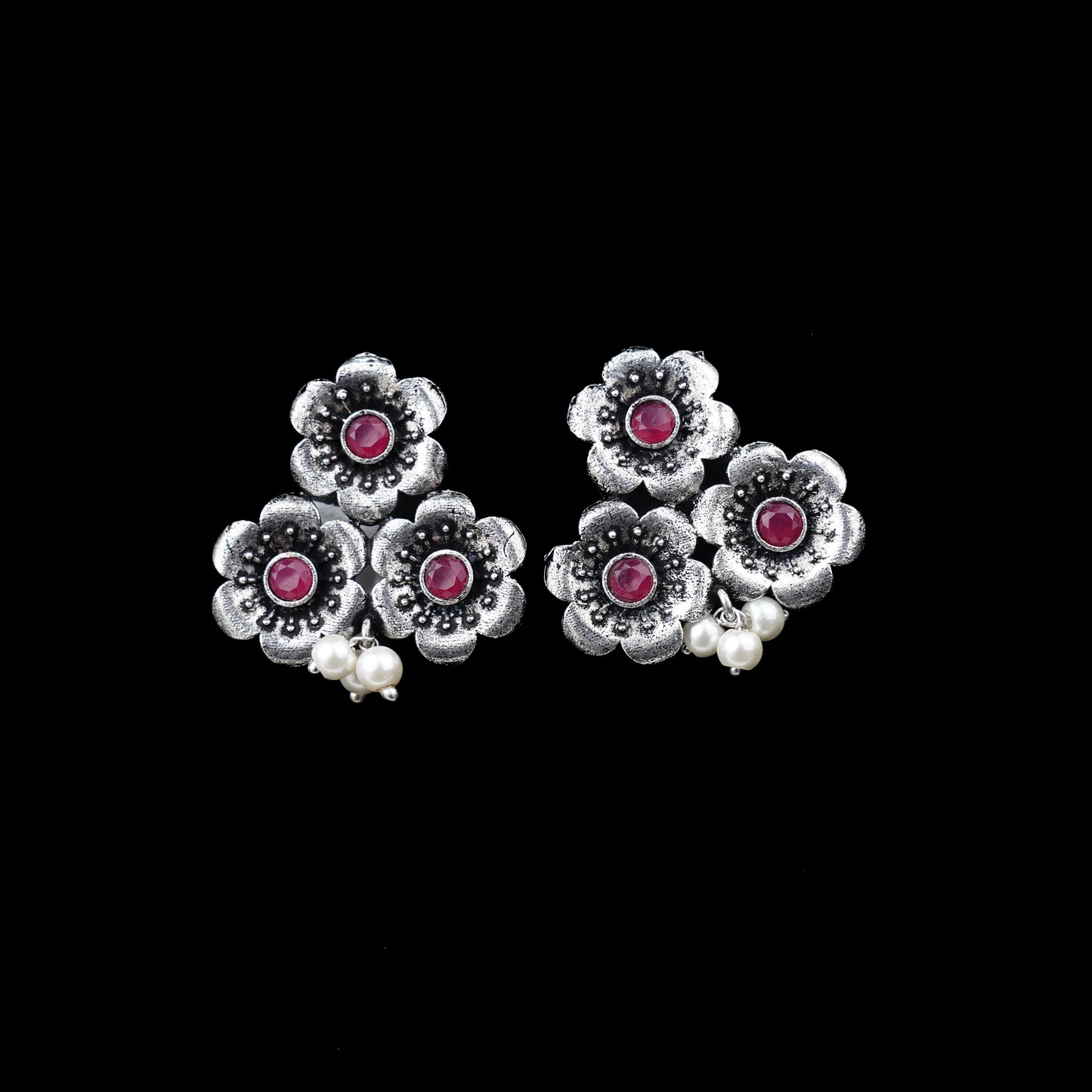 Blossom Tales stud earrings (Red)