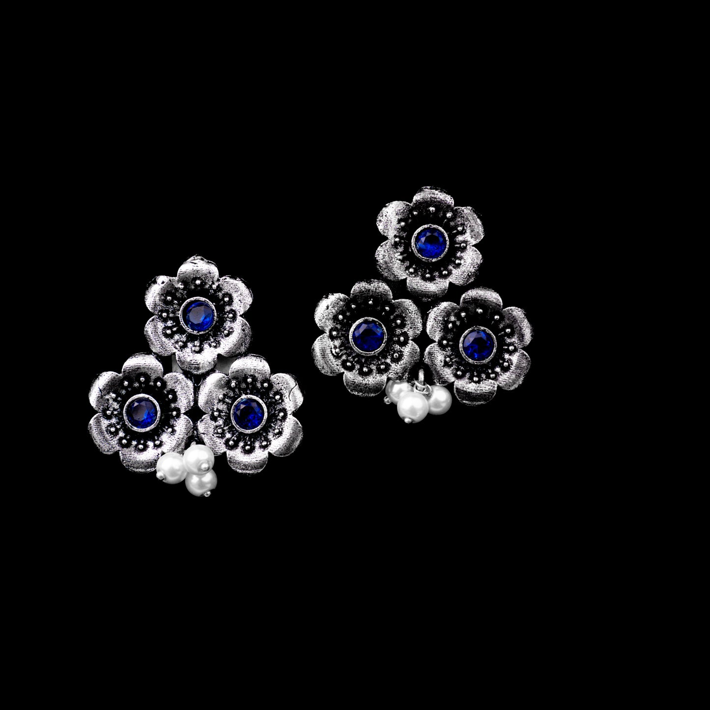 Blossom Tales stud earrings (Blue)