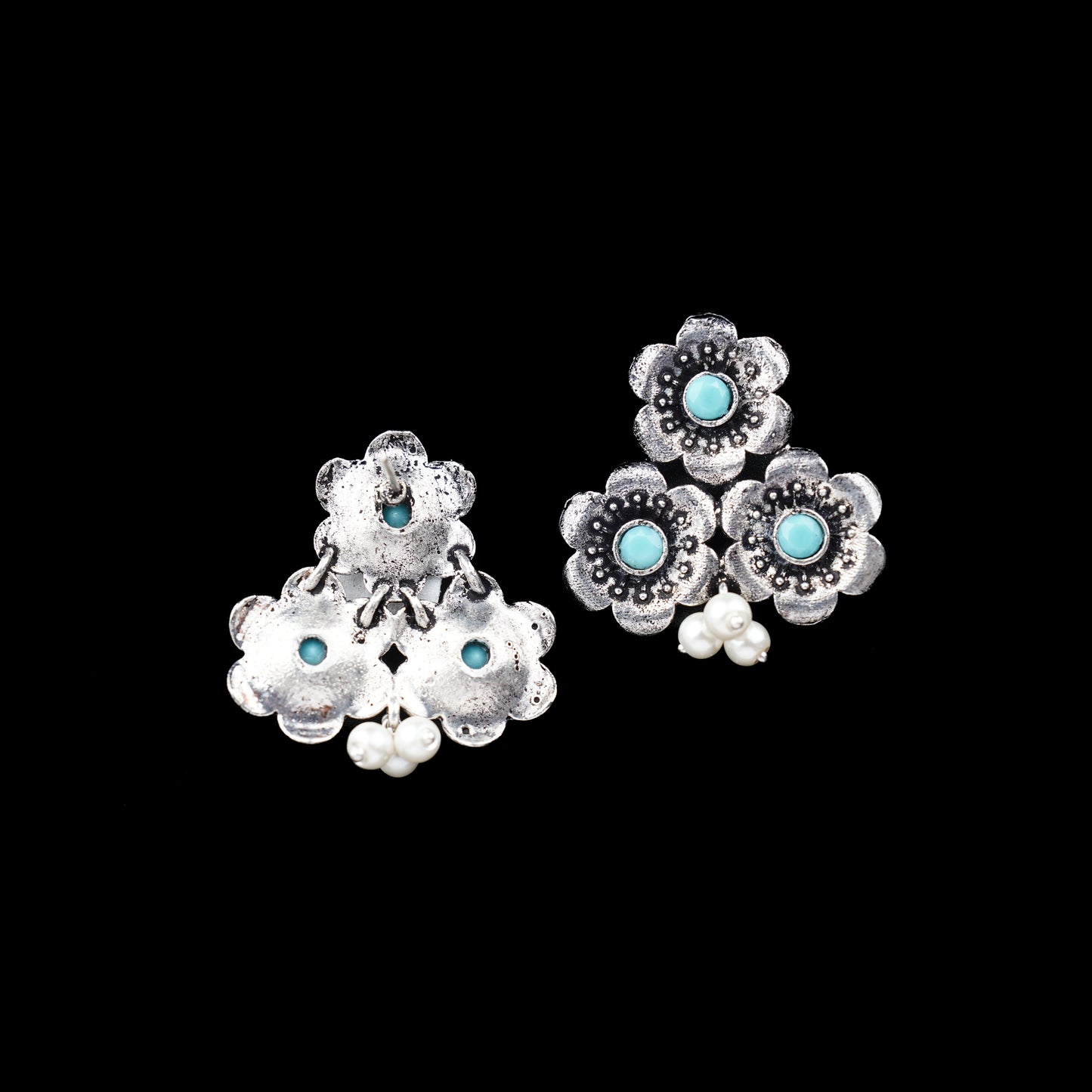 Blossom Tales stud earrings (Sky Blue)