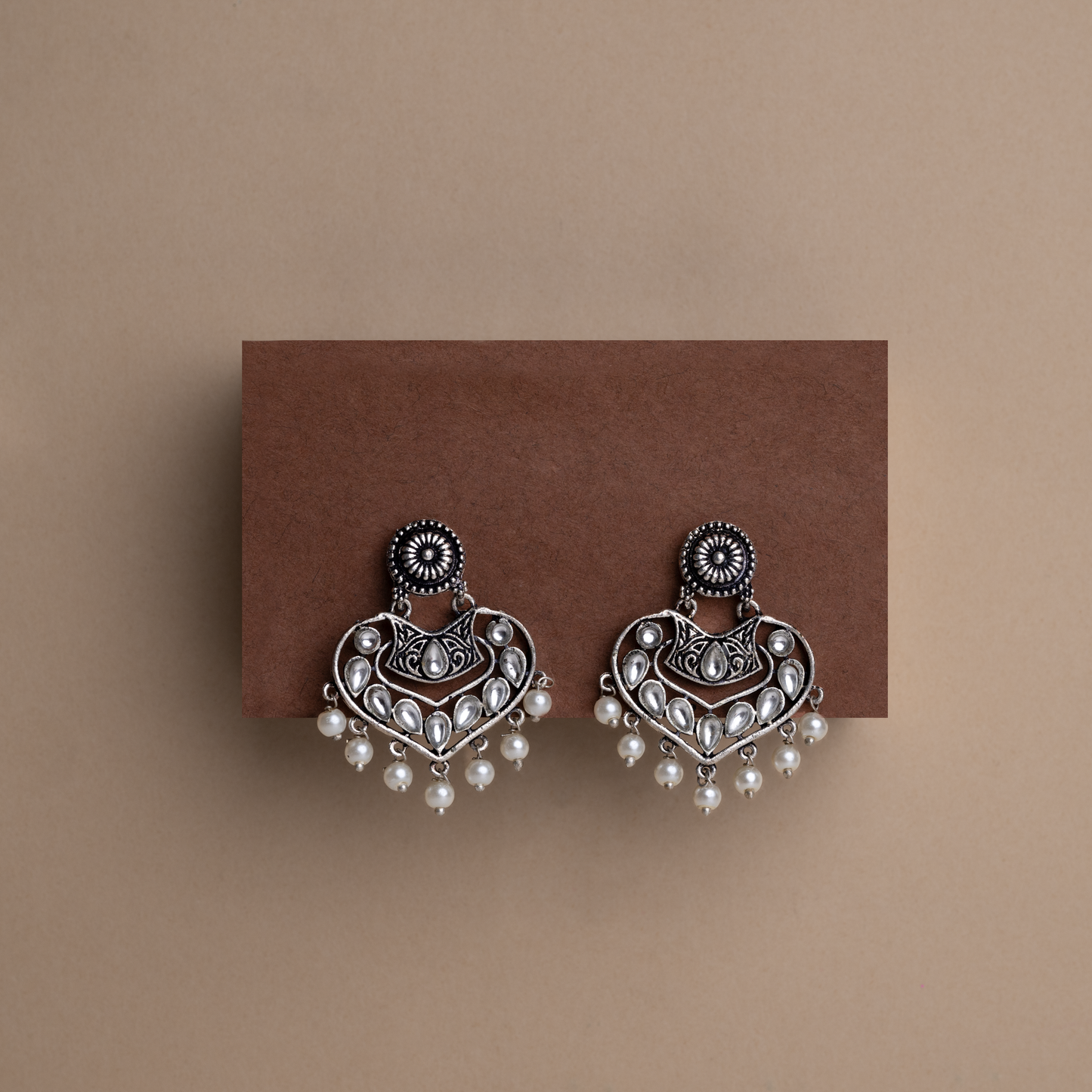 Patra dangler earrings (White)