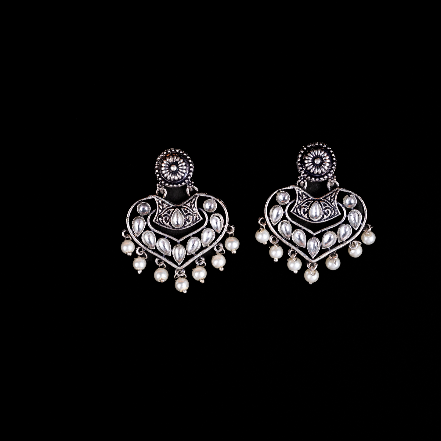 Patra dangler earrings (White)