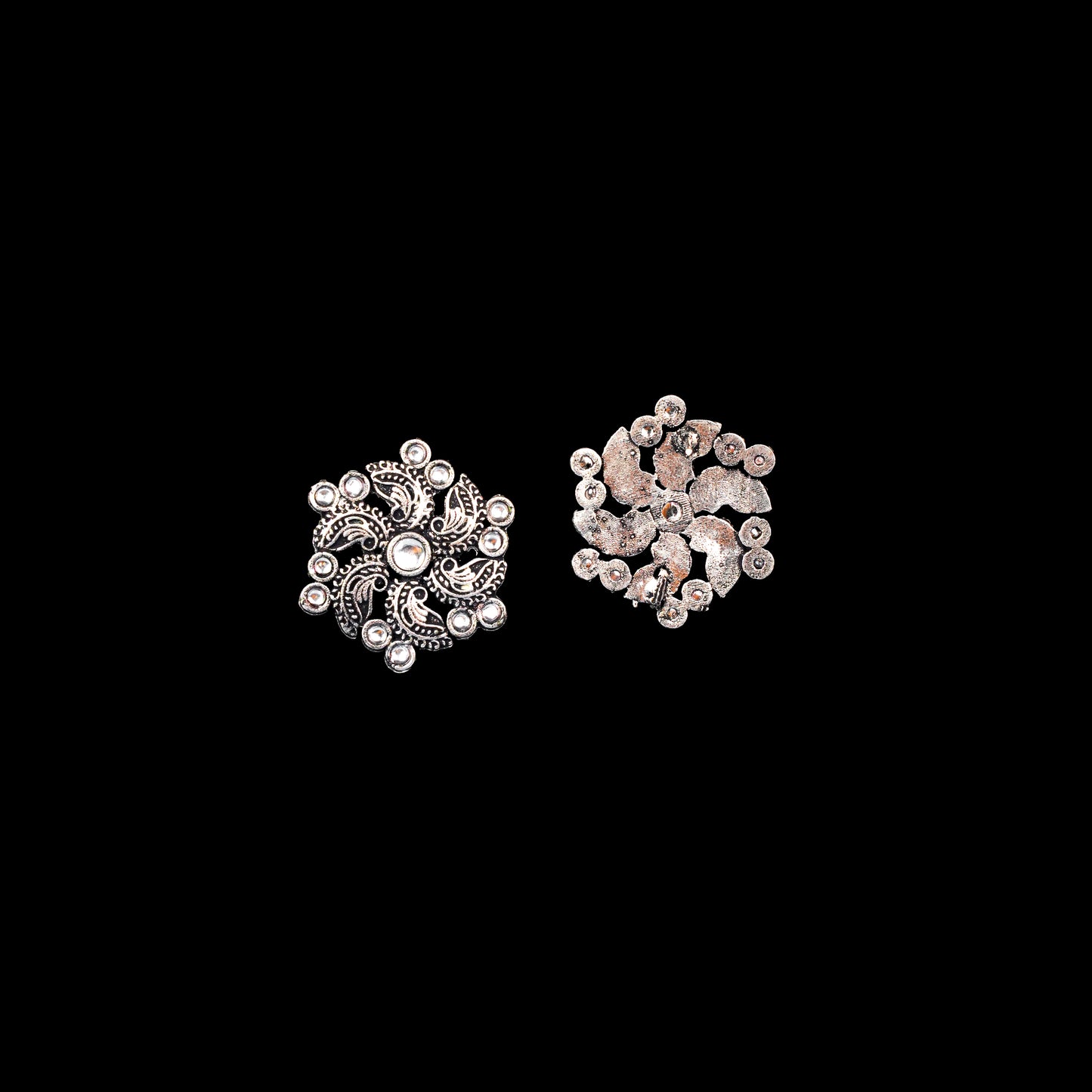 Aabroo sparkle stud earrings (White)