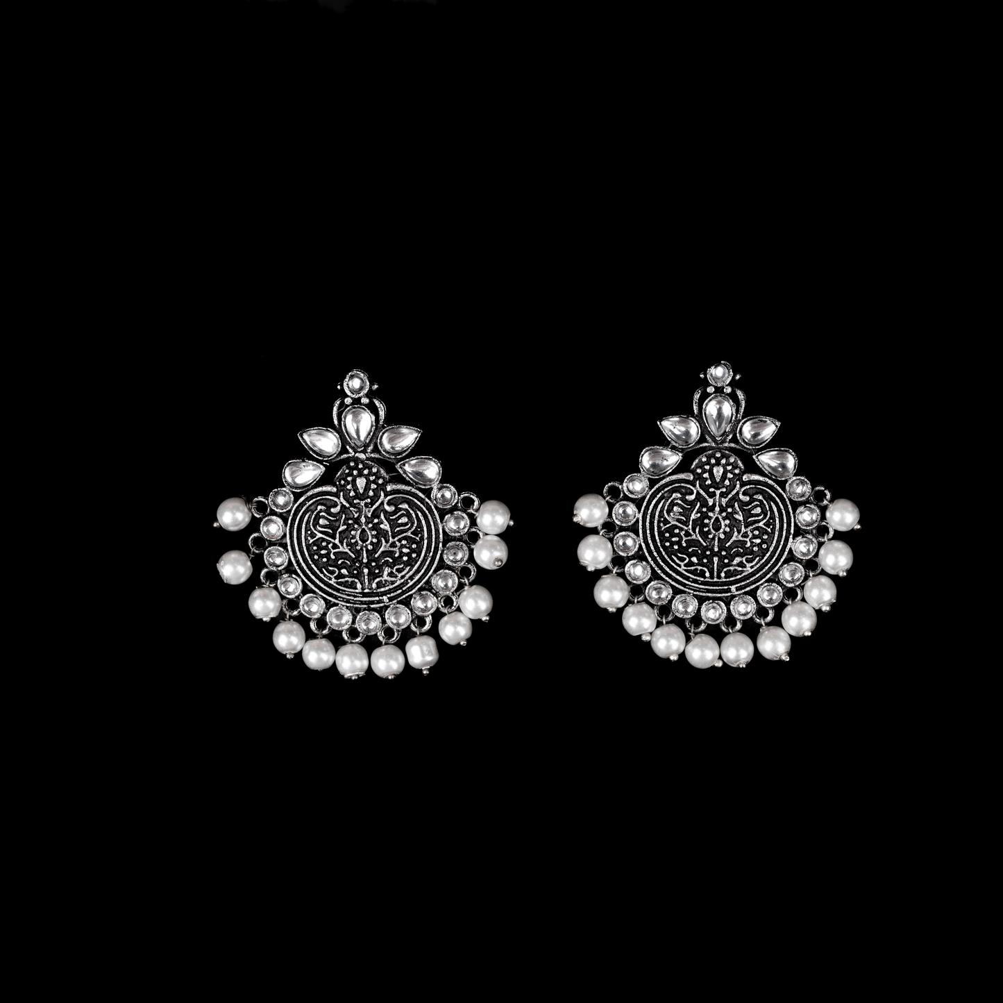 Royal flare stud earrings (White)