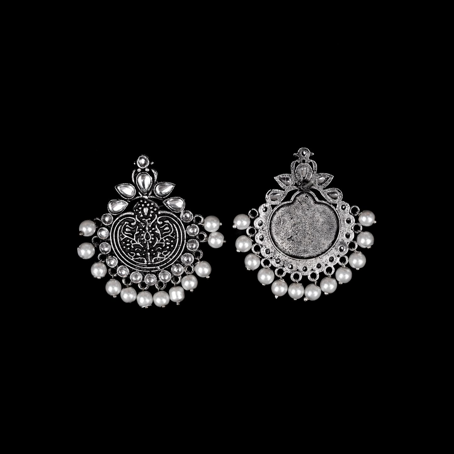 Royal flare stud earrings (White)