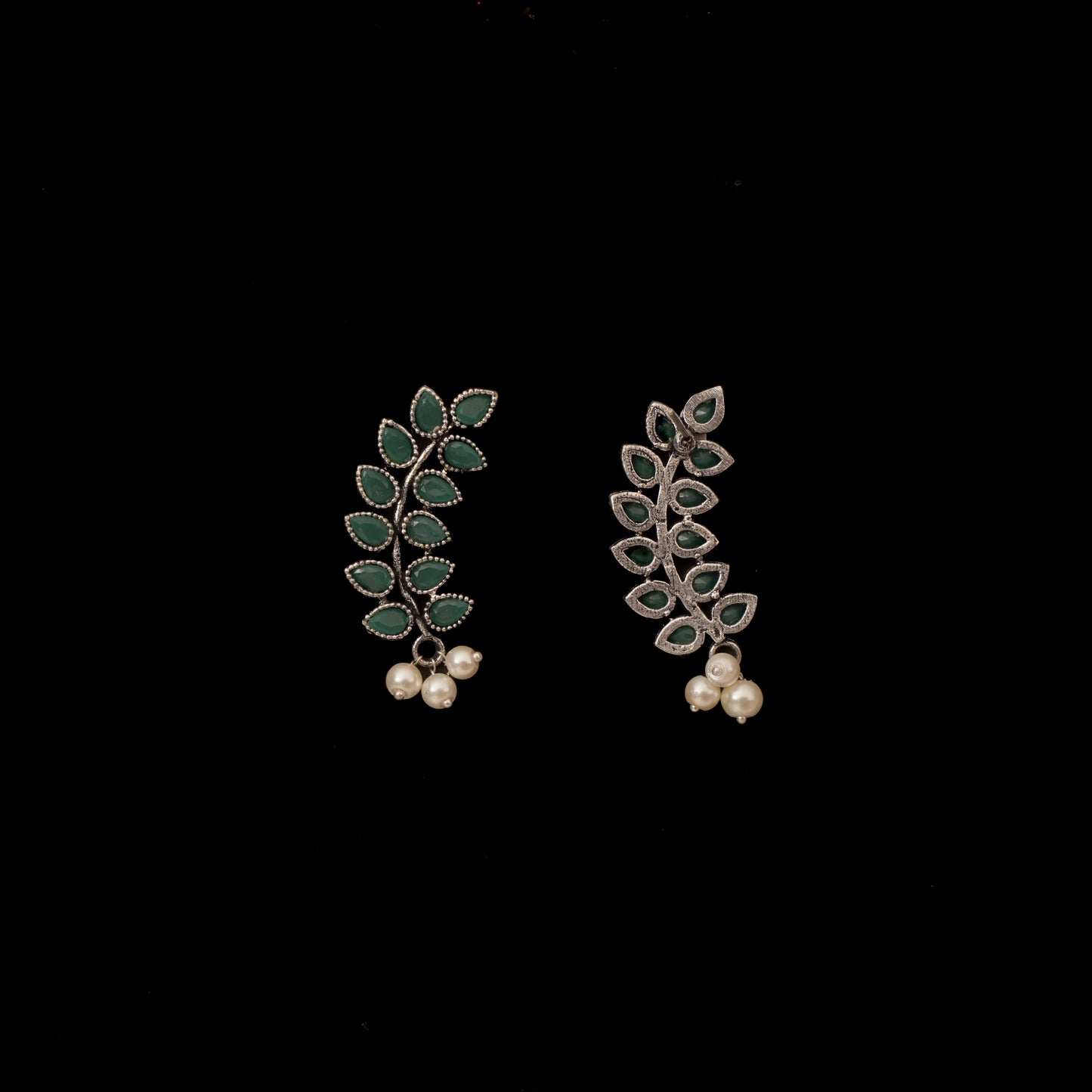 Flower frame stud earrings (Green)