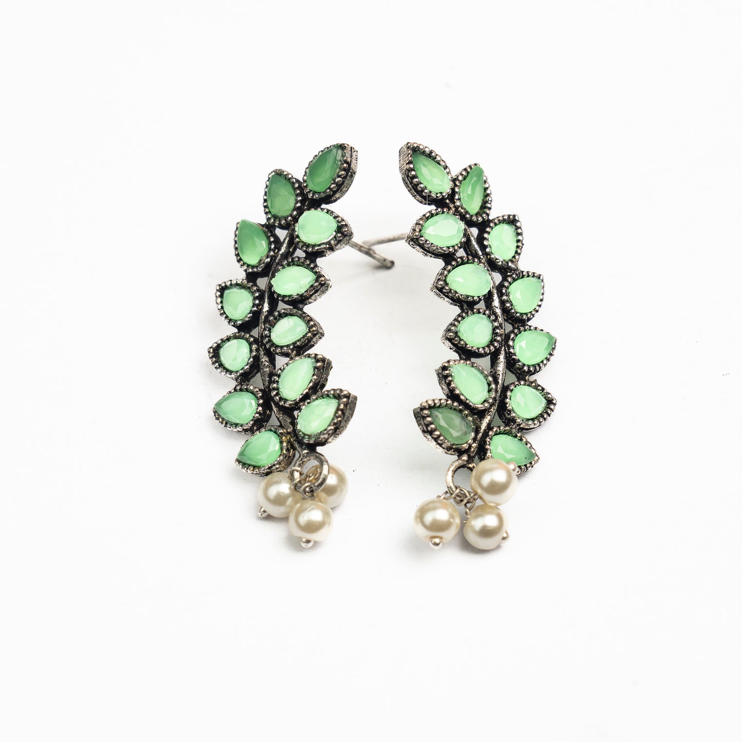 Flower frame stud earrings (Pista)