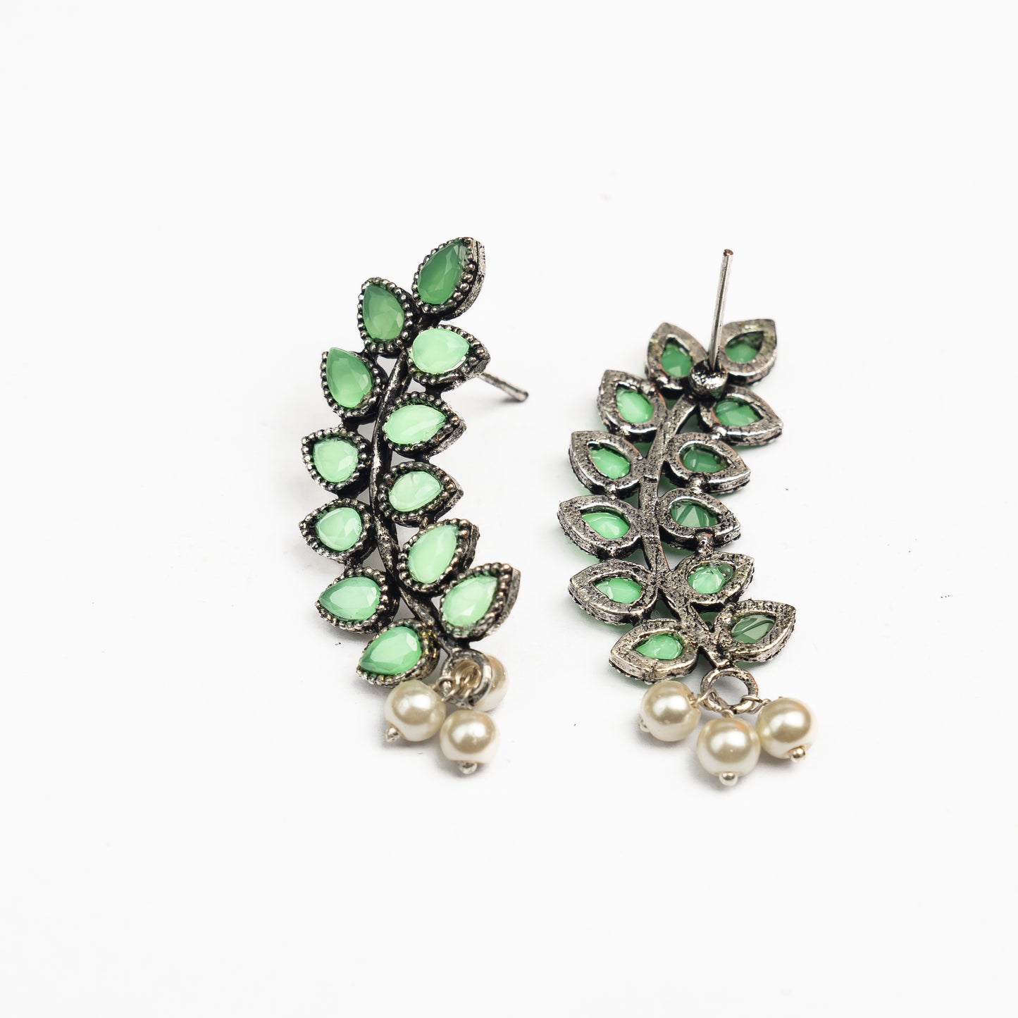 Flower frame stud earrings (Pista)