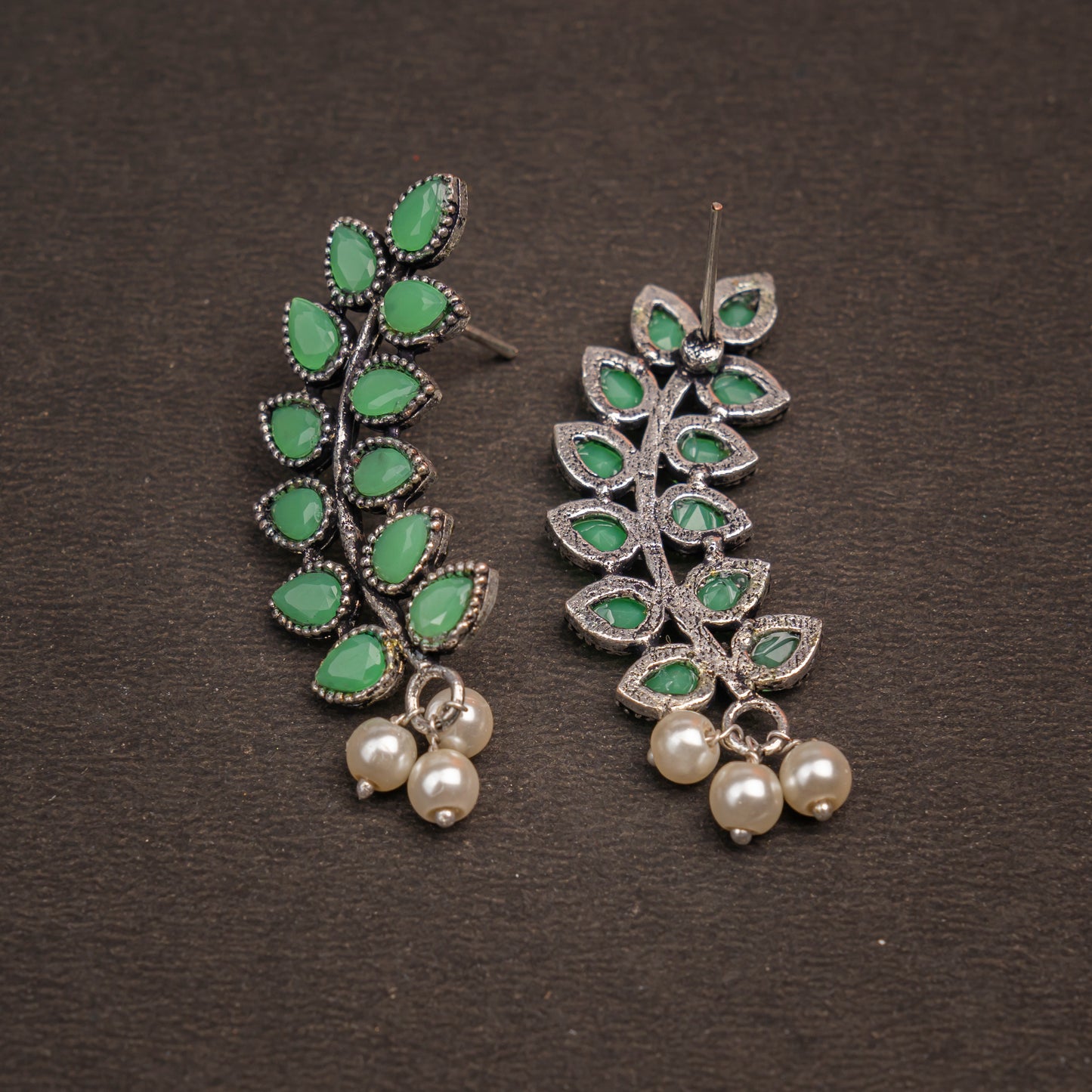 Flower frame stud earrings (Pista)