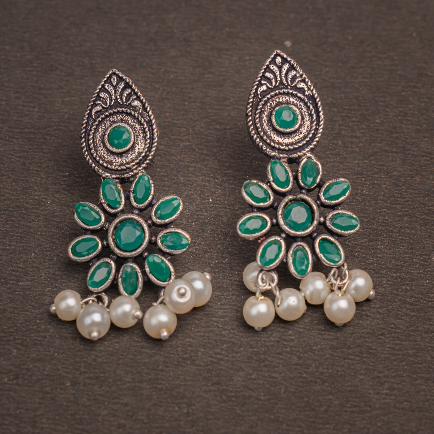 Drew flower pearl stud earrings (Green)