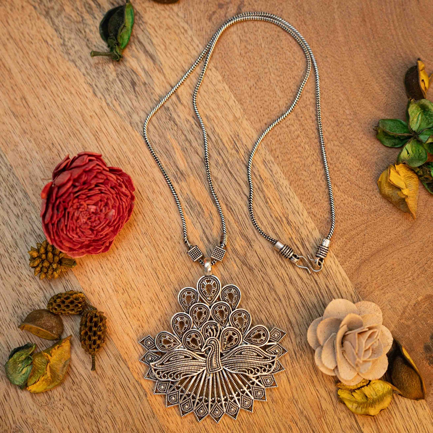 Peacock charm chain neckpiece (Silver)