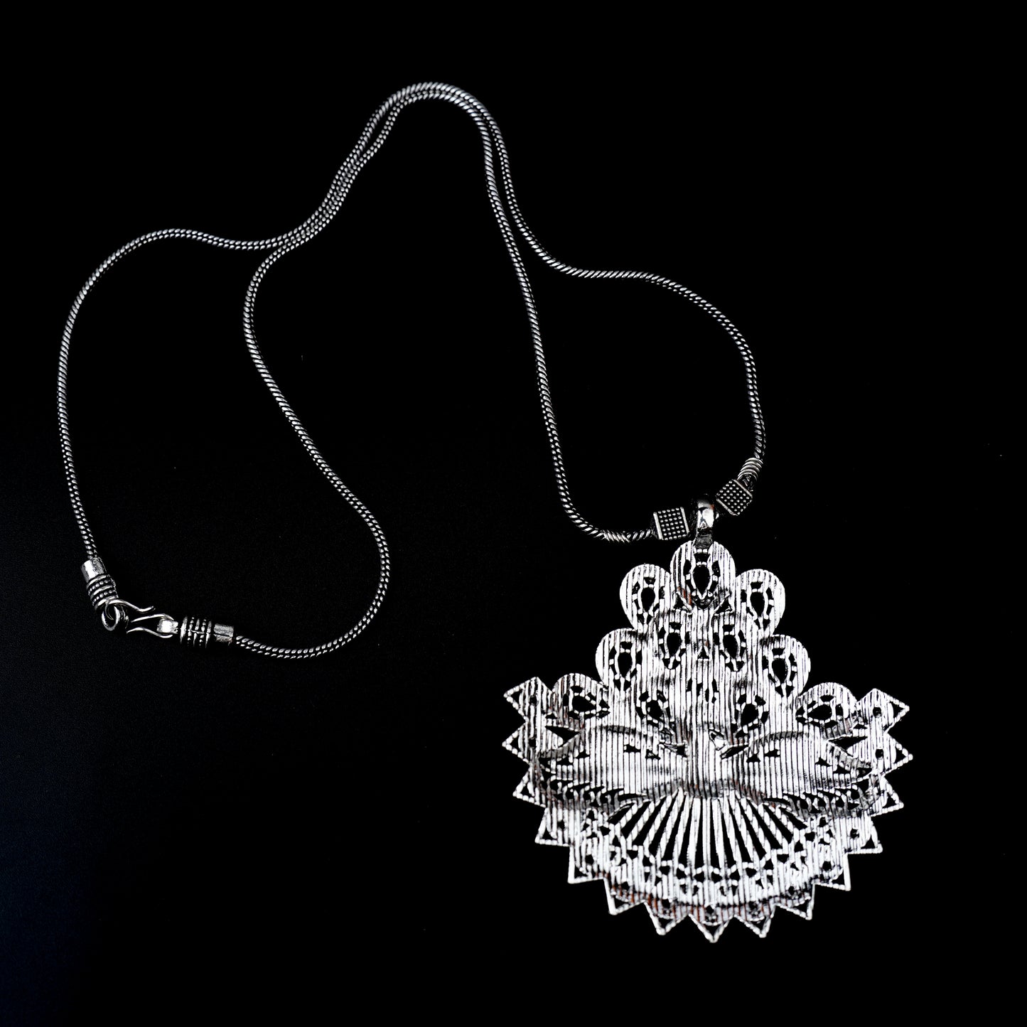 Peacock charm chain neckpiece (Silver)