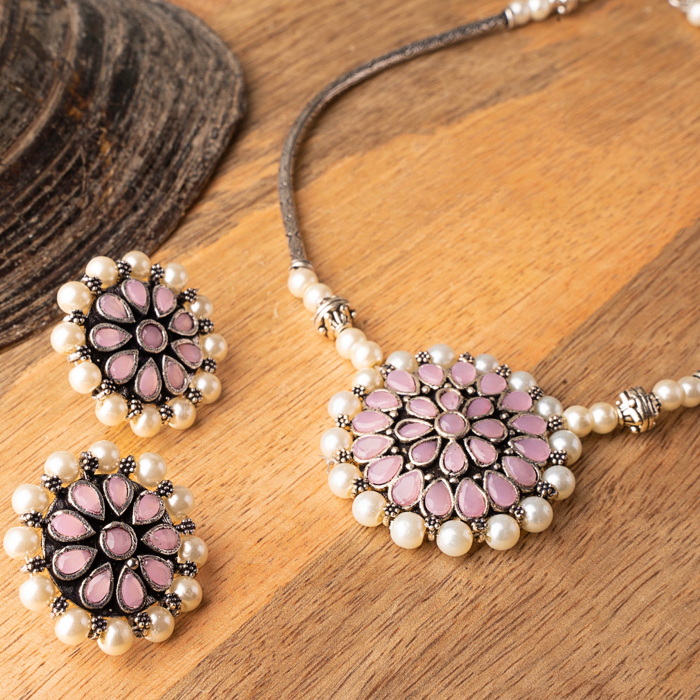 Crystal bloom oxidised chain neckpiece (Baby Pink)