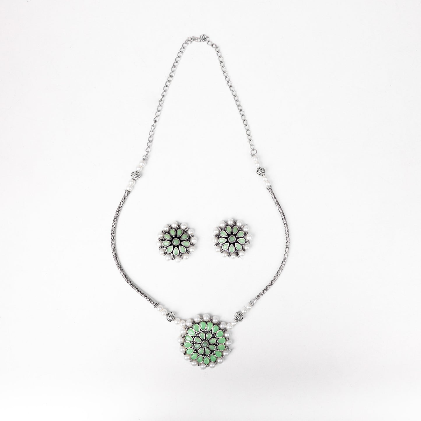 Crystal bloom oxidised chain neckpiece (Pista)