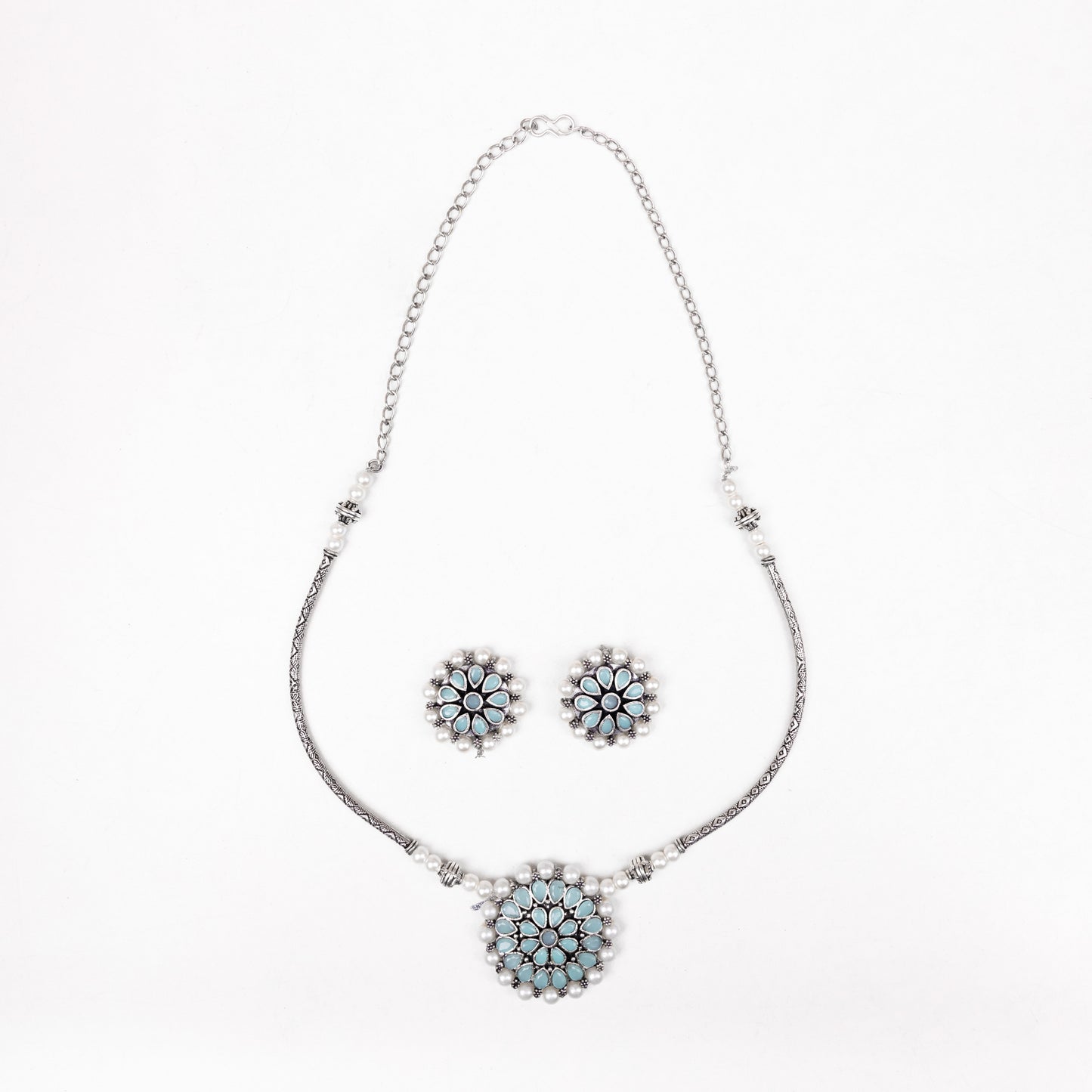 Crystal bloom oxidised chain neckpiece (Mint)