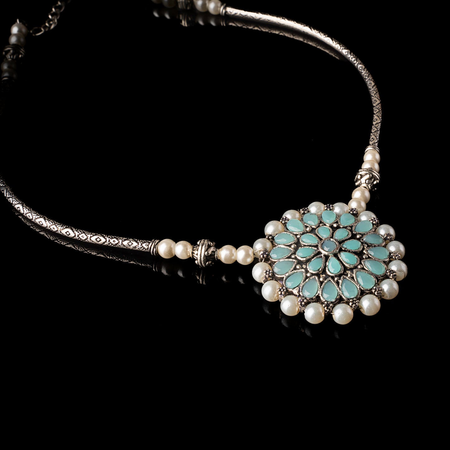 Crystal bloom oxidised chain neckpiece (Mint)