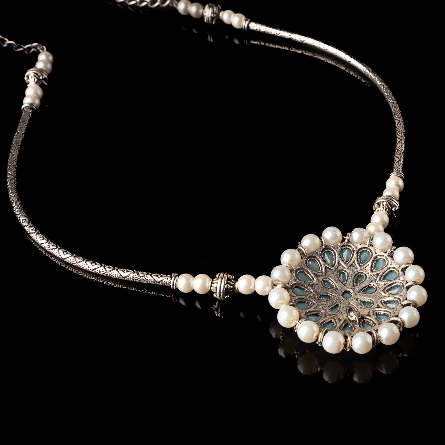 Crystal bloom oxidised chain neckpiece (Mint)
