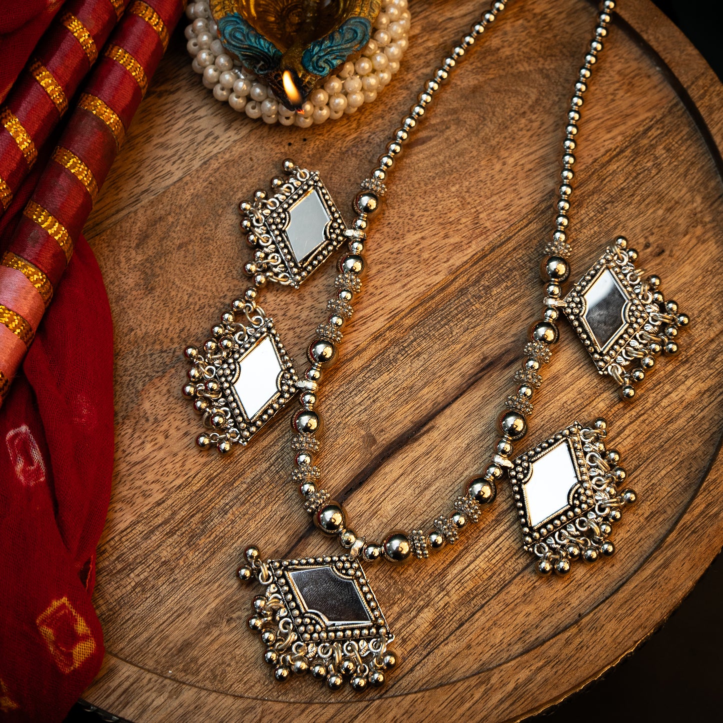 Radiant reflection oxidised kamarband (Silver)