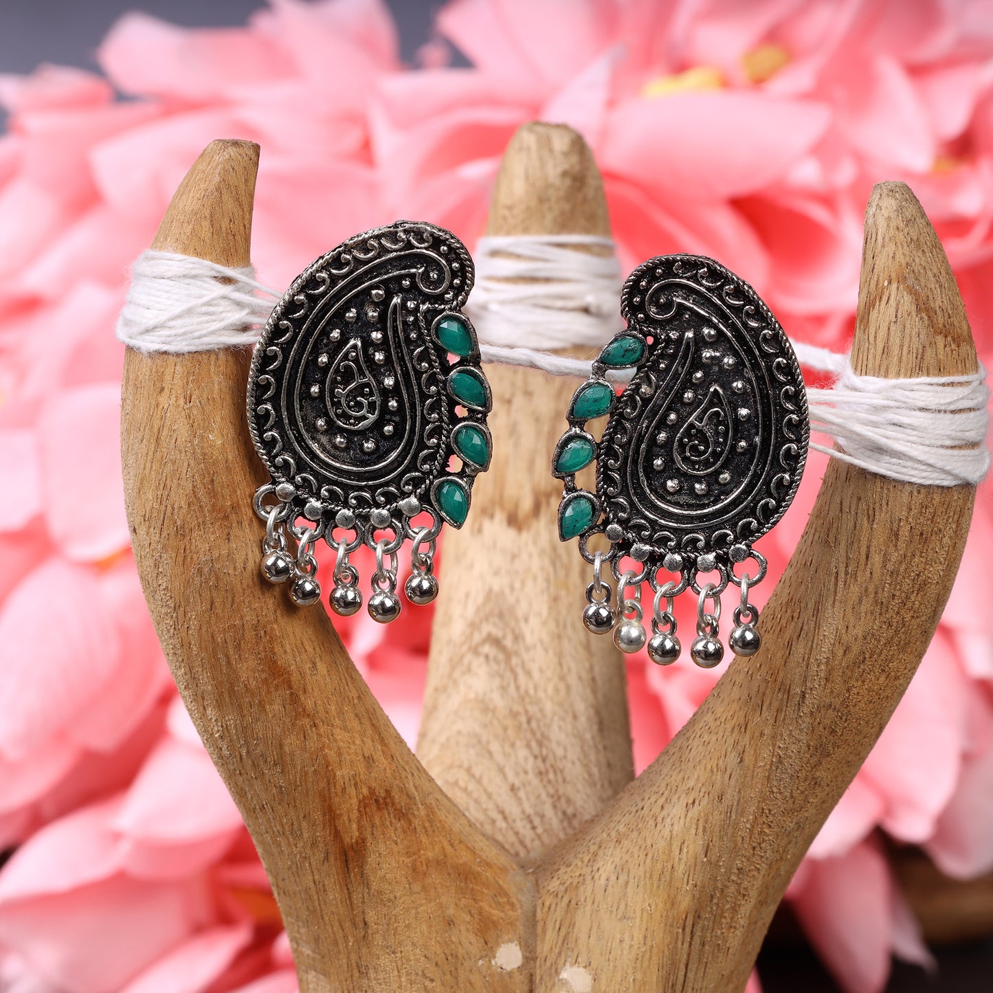 Curve and bloom stud earring (Green)