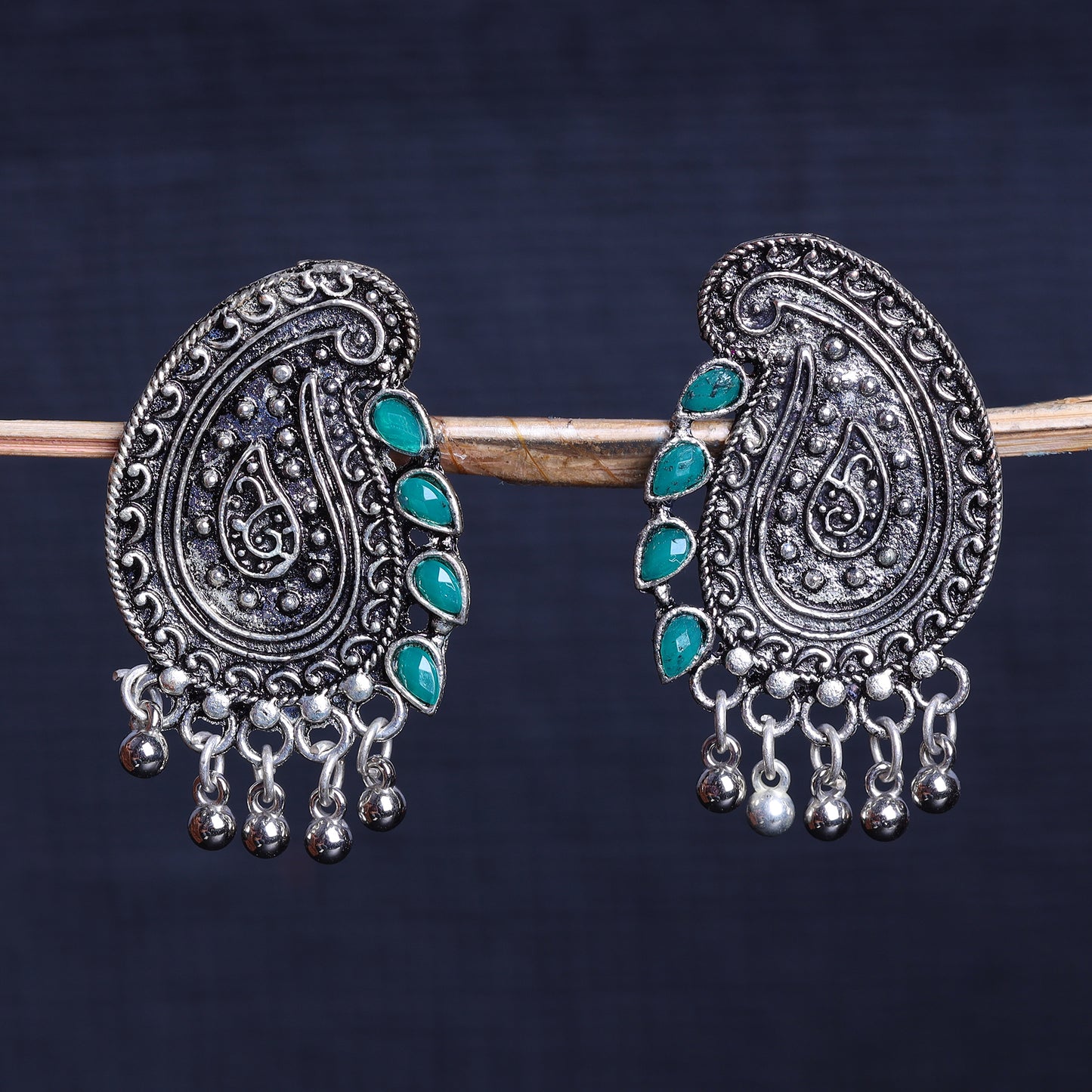 Curve and bloom stud earring (Green)