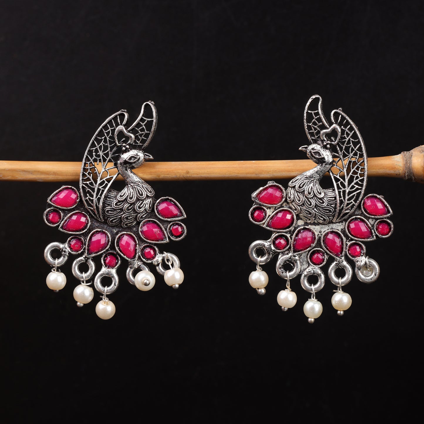 Peacock pearls studds earrings (Red)