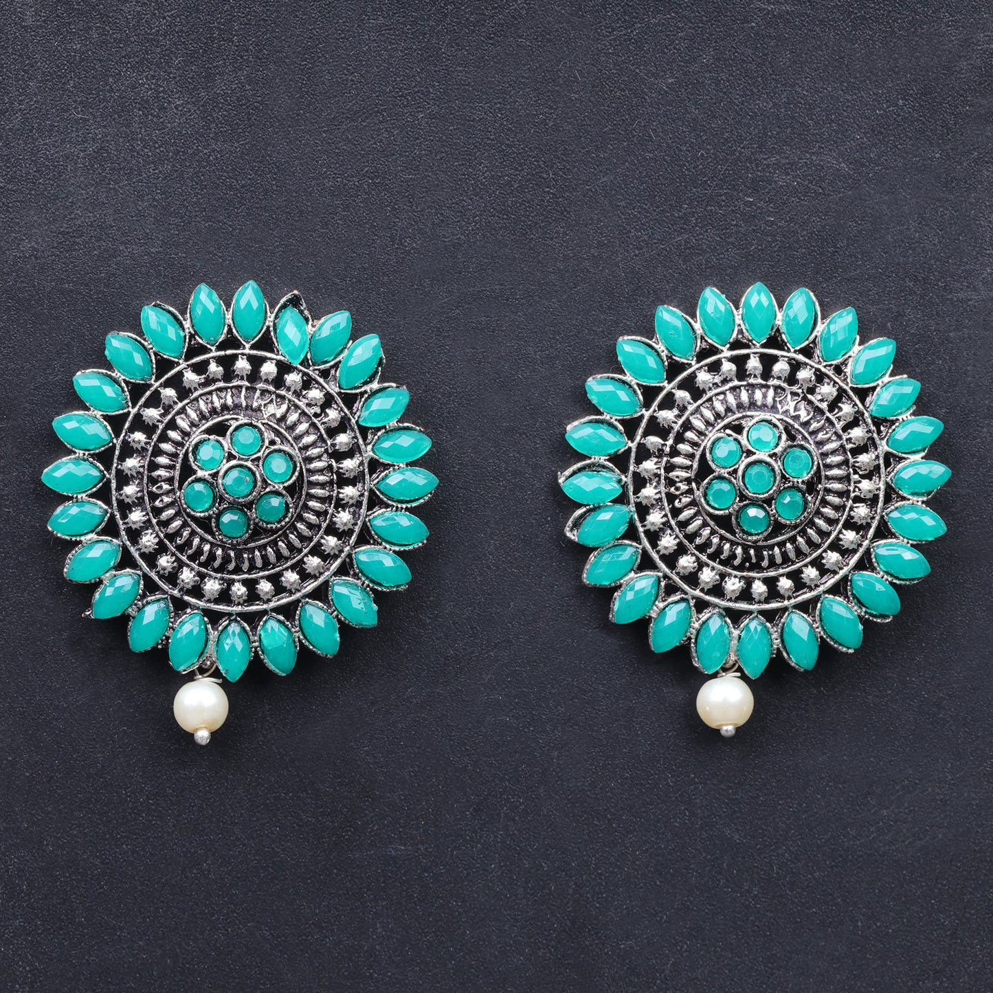 Traditional twish stud earring (Green)