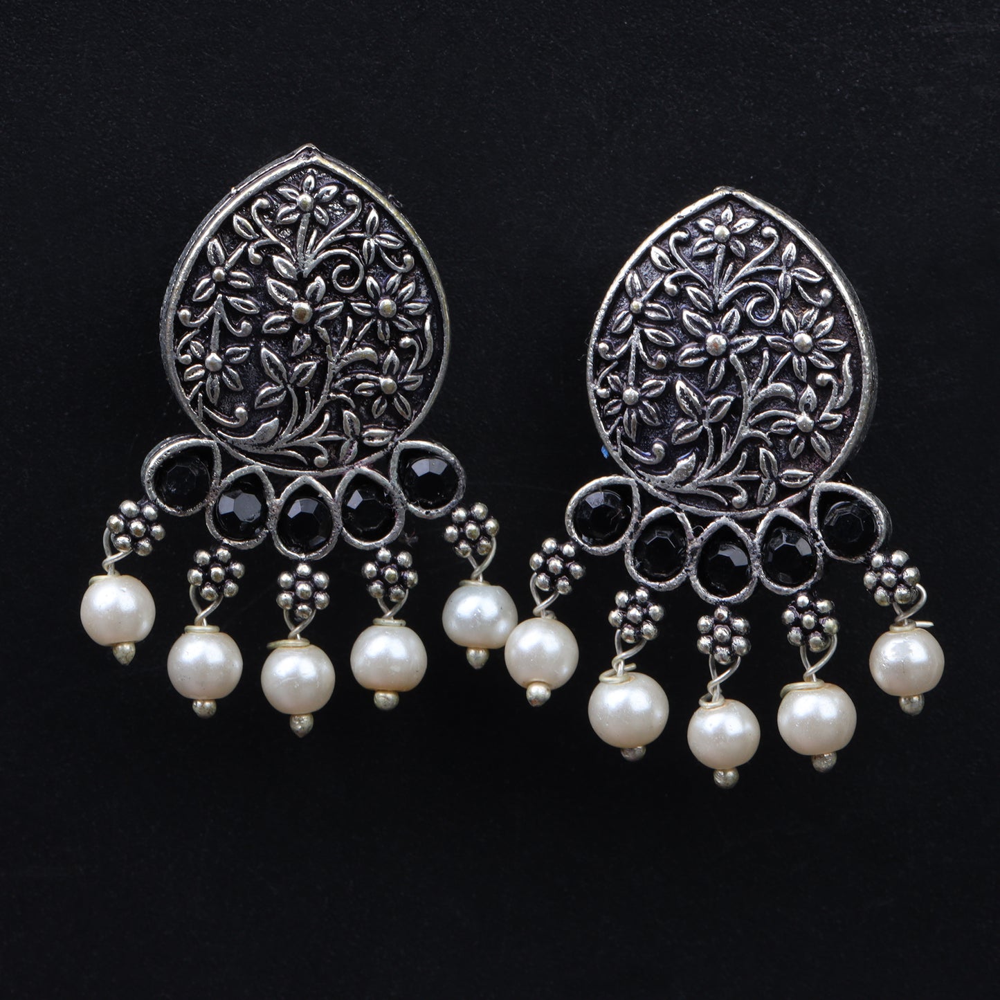 Zari carving drop stud earring (Black)