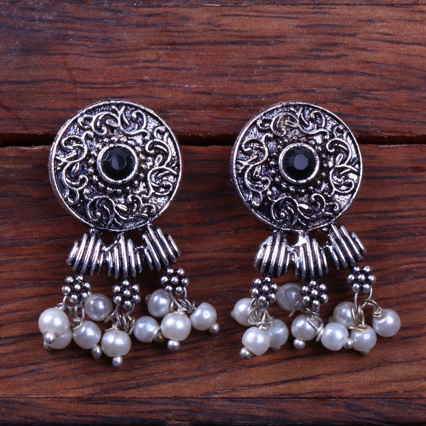 Button rays stud earring (Black)