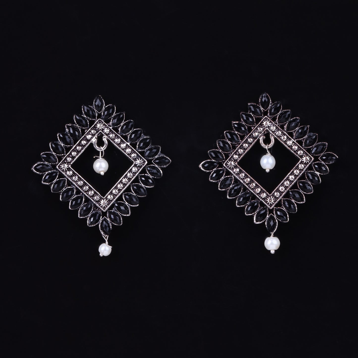 Sass Stone stud earrings (Black)