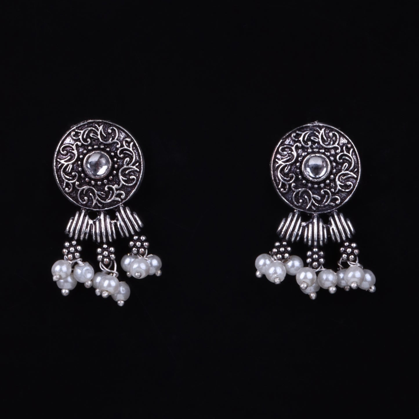 Button rays stud earring (White)
