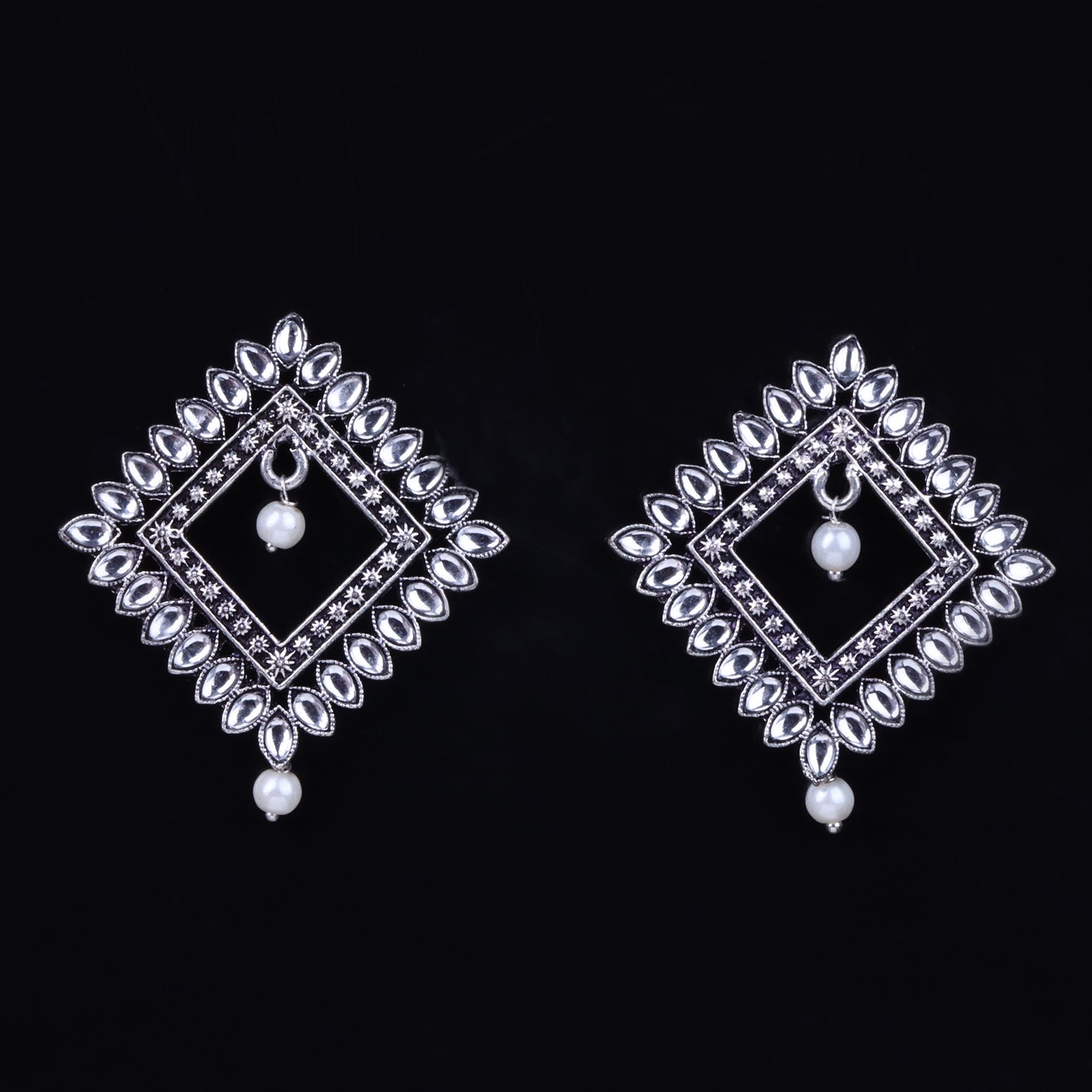 Sass Stone stud earrings (White)