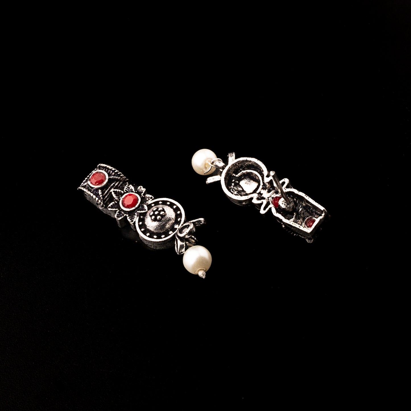 Wonderful wildflower oxidised stud earrings (Dark Red)