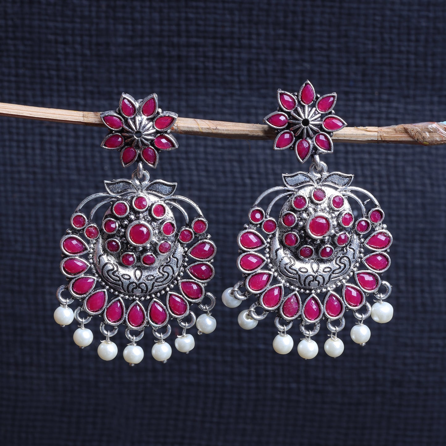 Little Petal dangler earrings (Red)