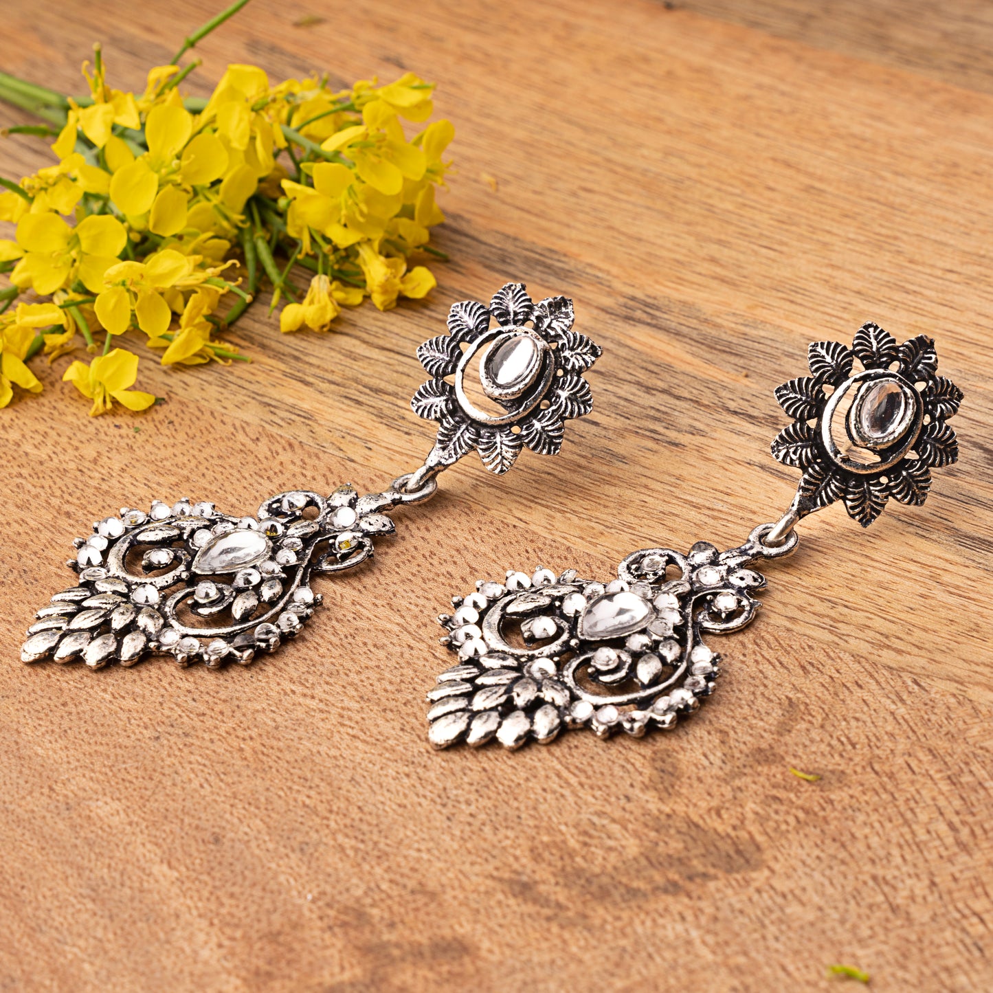 Heritage Paisley Dangler earrings (White)