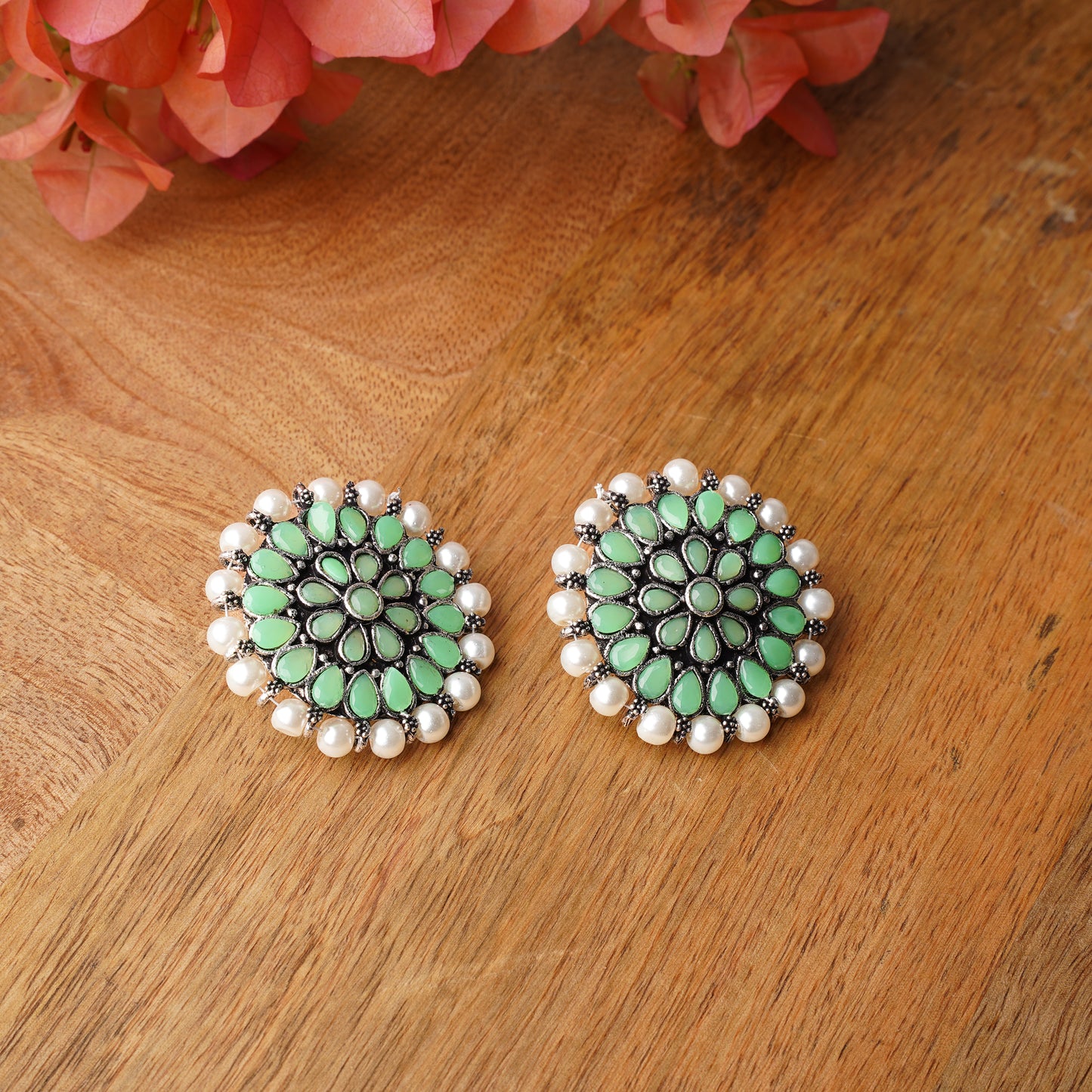 Desi Diva stud earring (Pista)