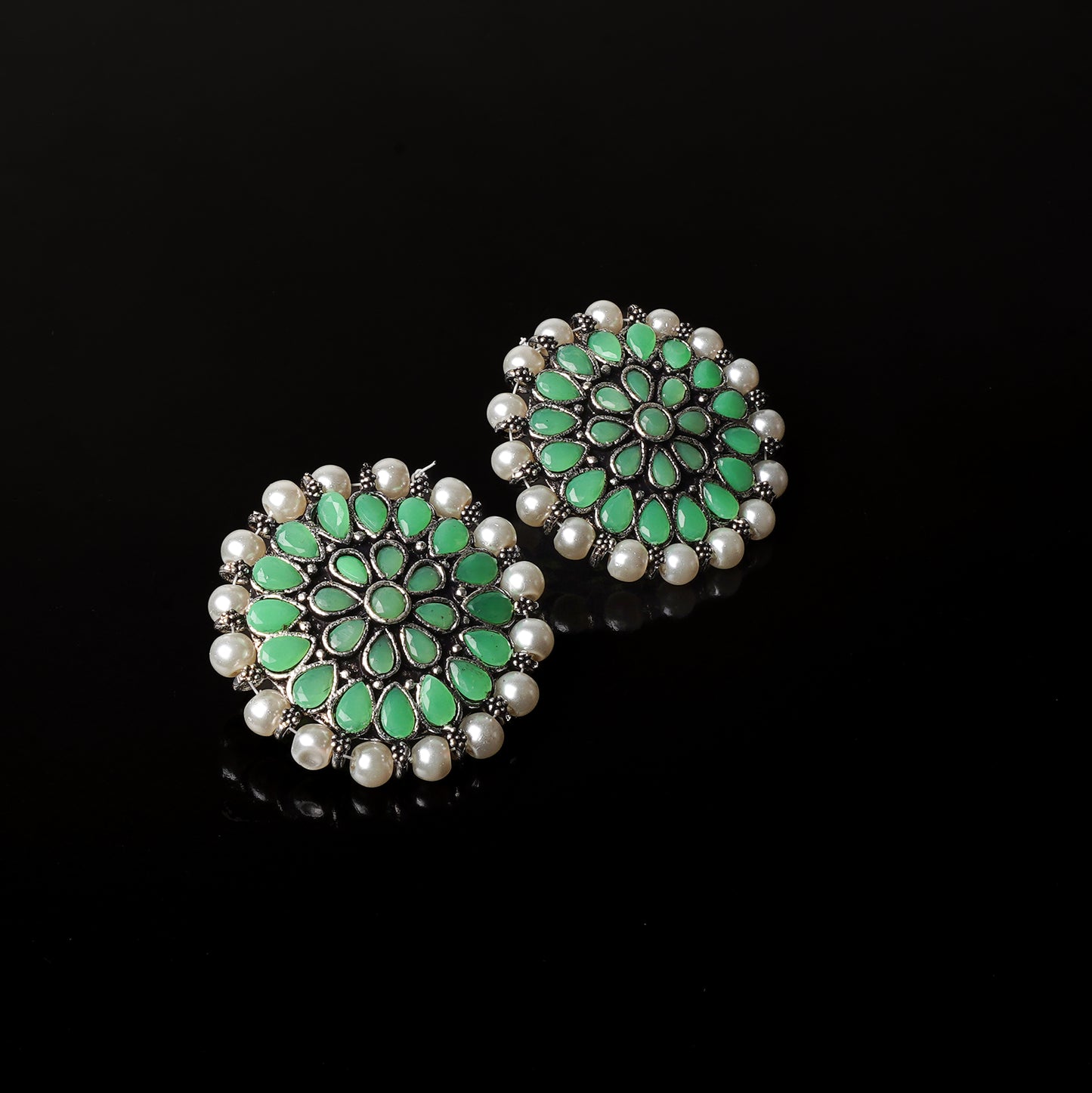 Desi Diva stud earring (Pista)