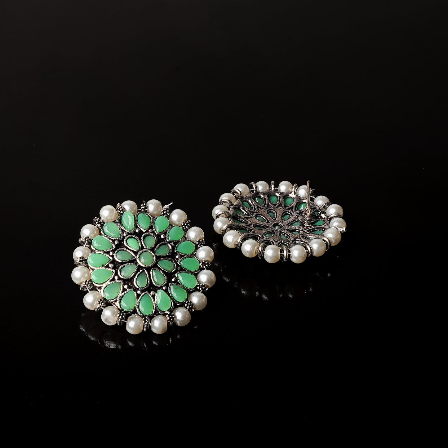 Desi Diva stud earring (Pista)