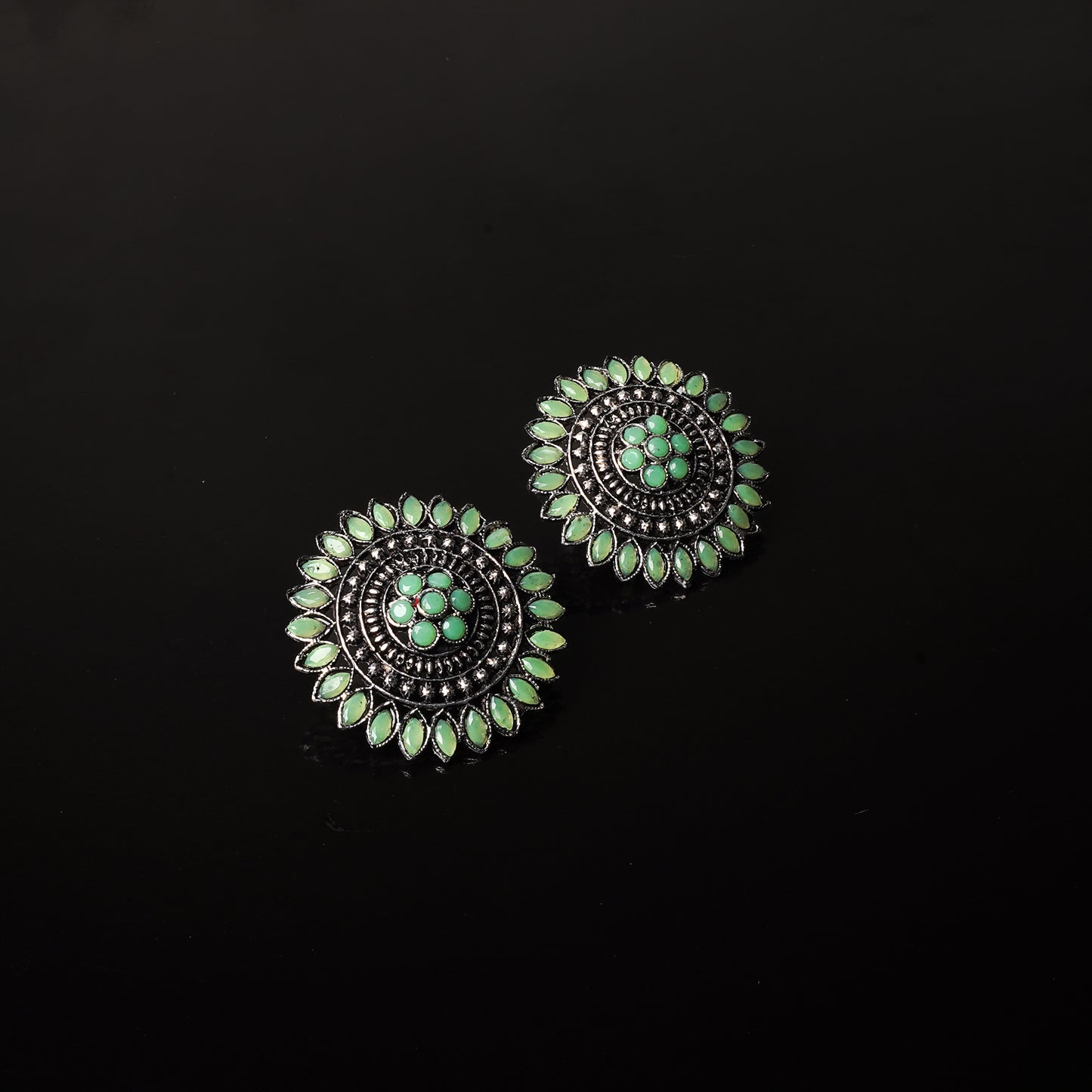 Traditional twish stud earring (Pista)