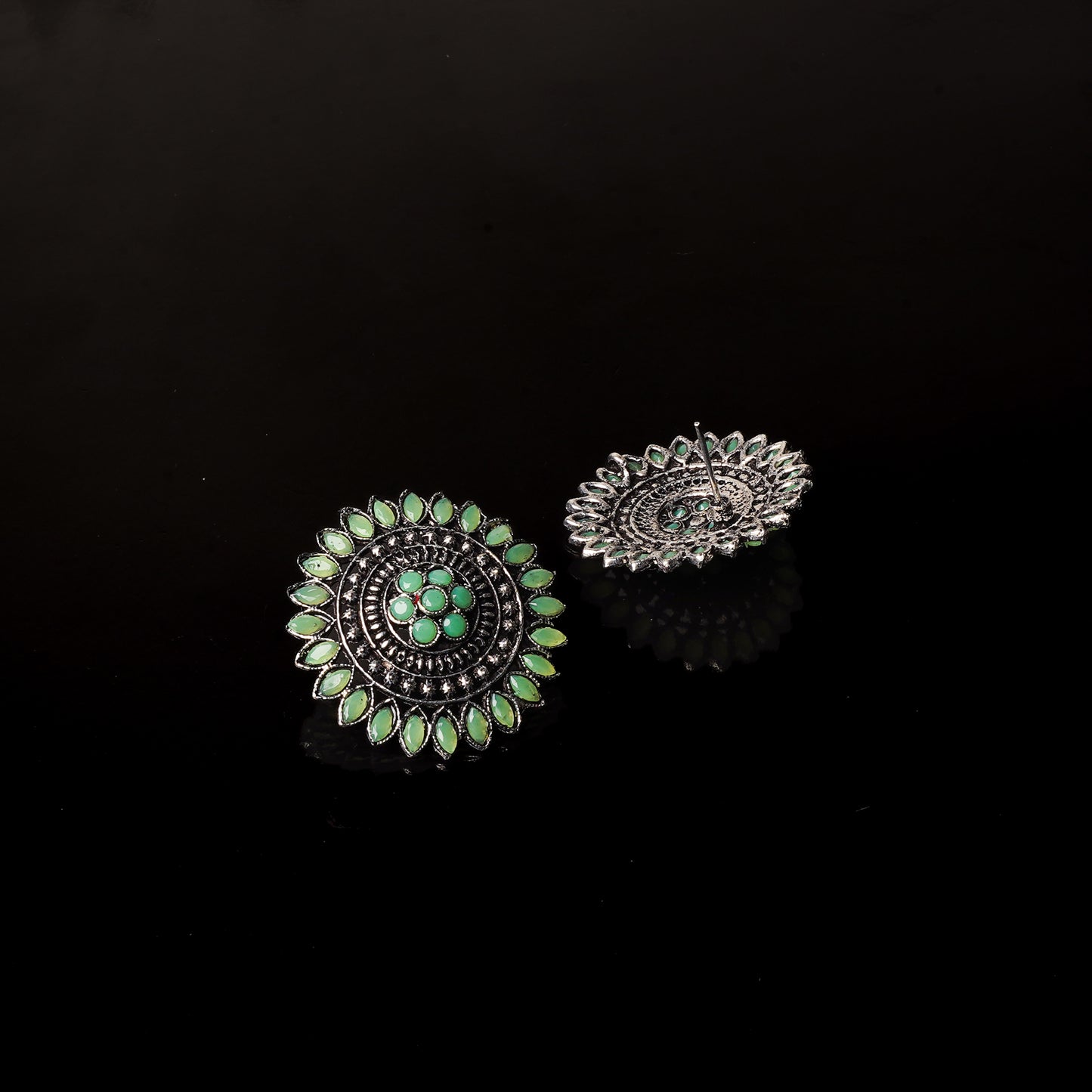 Traditional twish stud earring (Pista)