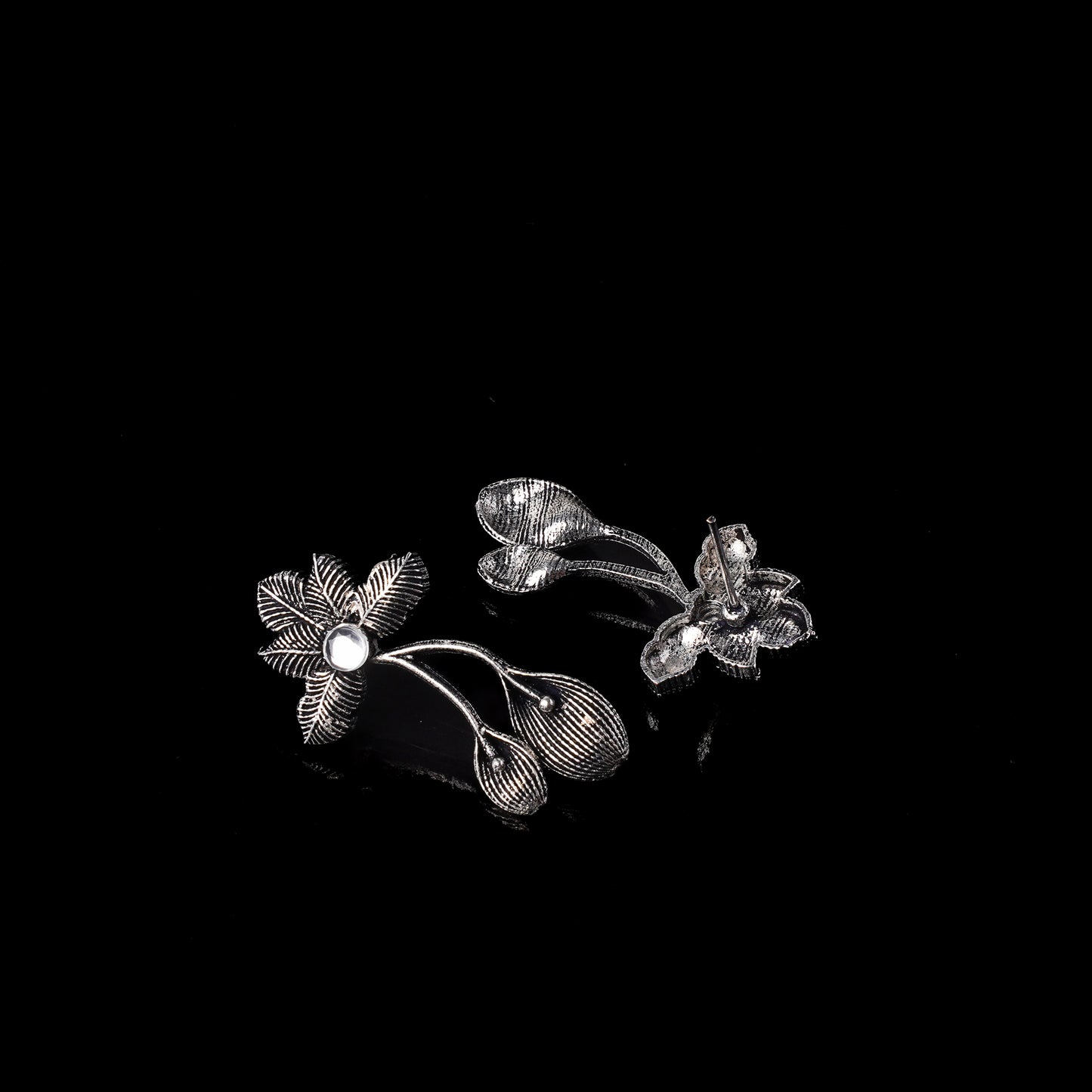 Bud Flower oxidized stud earrings (White)