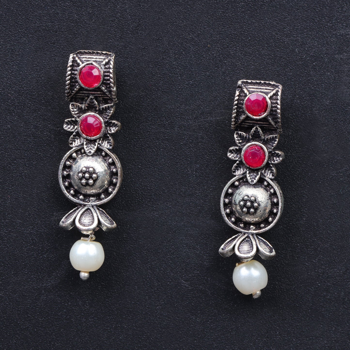 Wonderful wildflower oxidised stud earrings (Red)