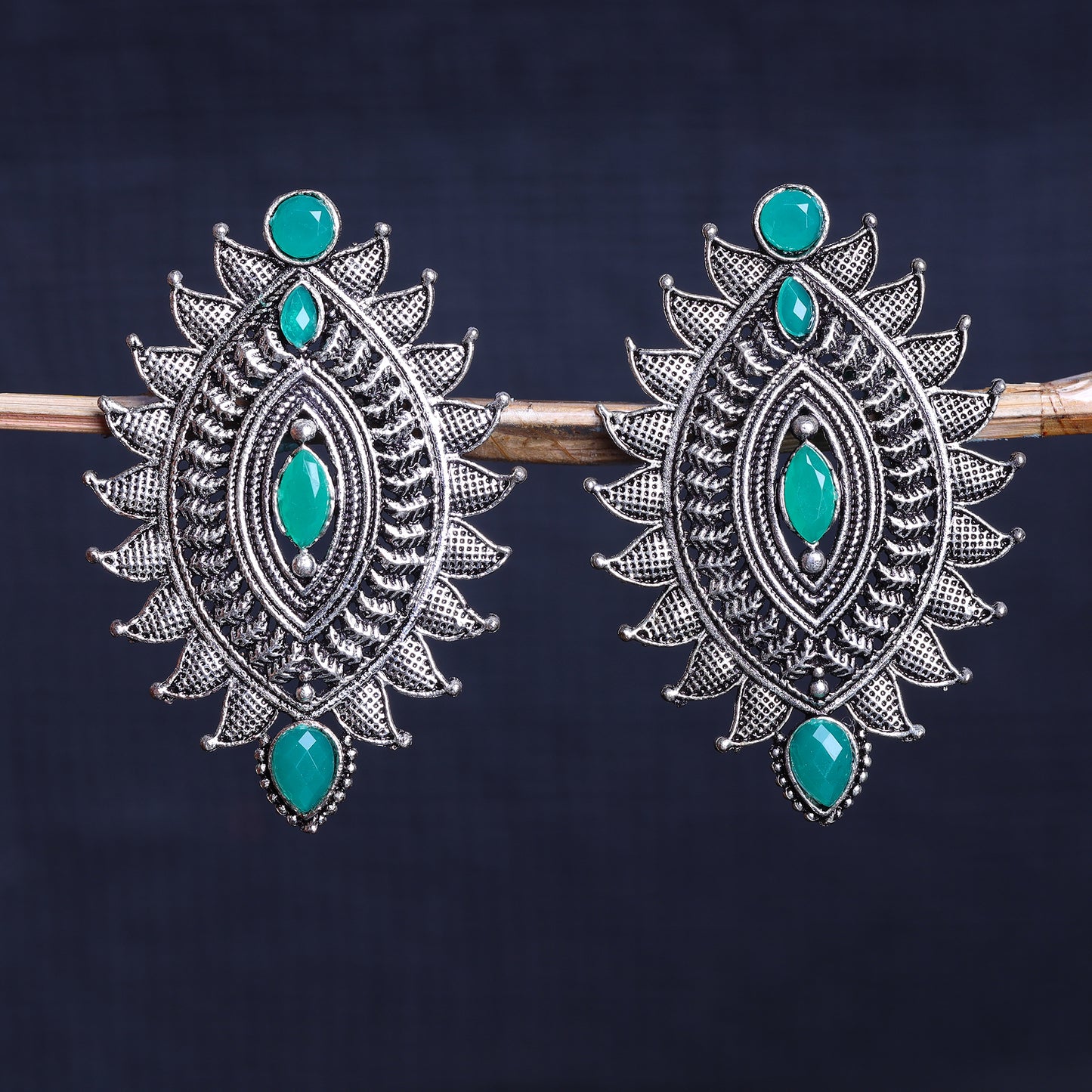 Oval drop stud earrings (Green)