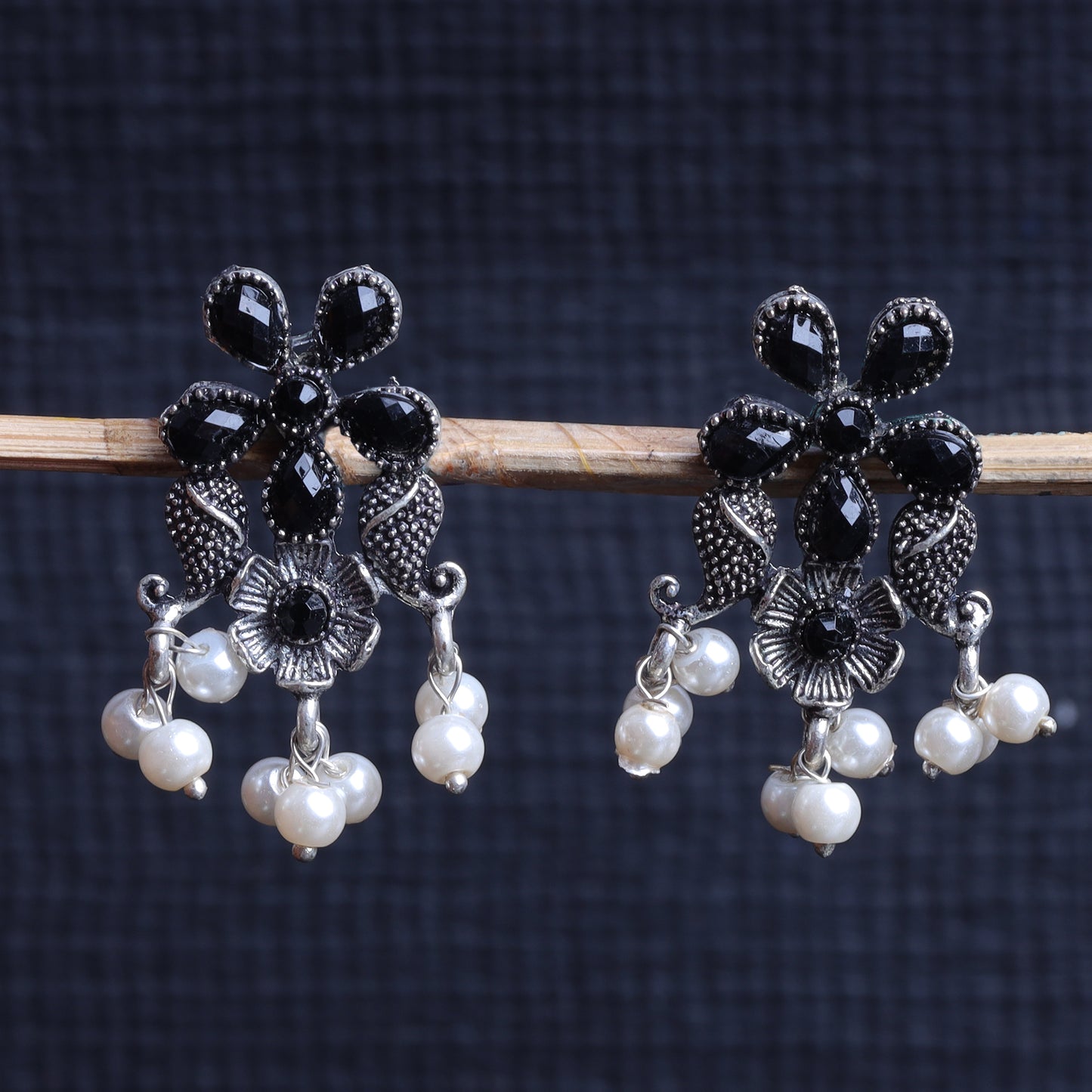 Floral Drop stud earrings (Black)