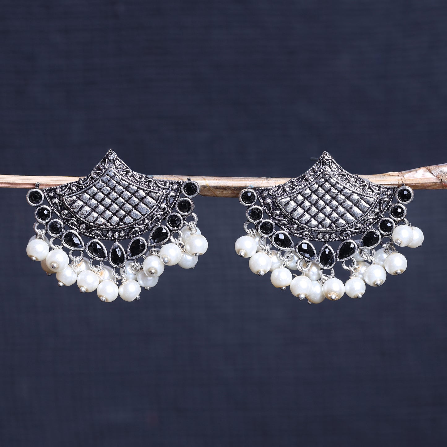 Royal Potli stud earrings (Black)