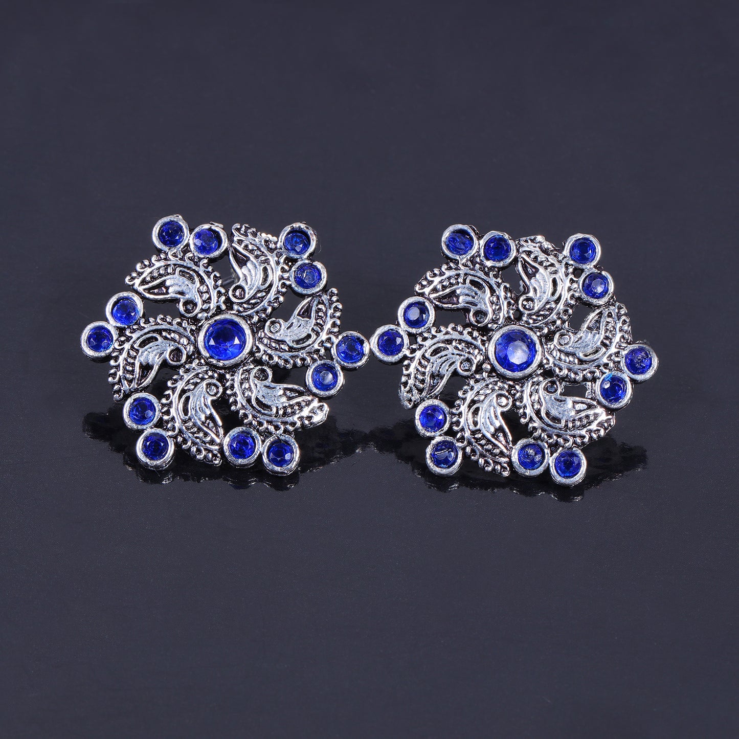 Aabroo sparkle stud earrings (Blue)
