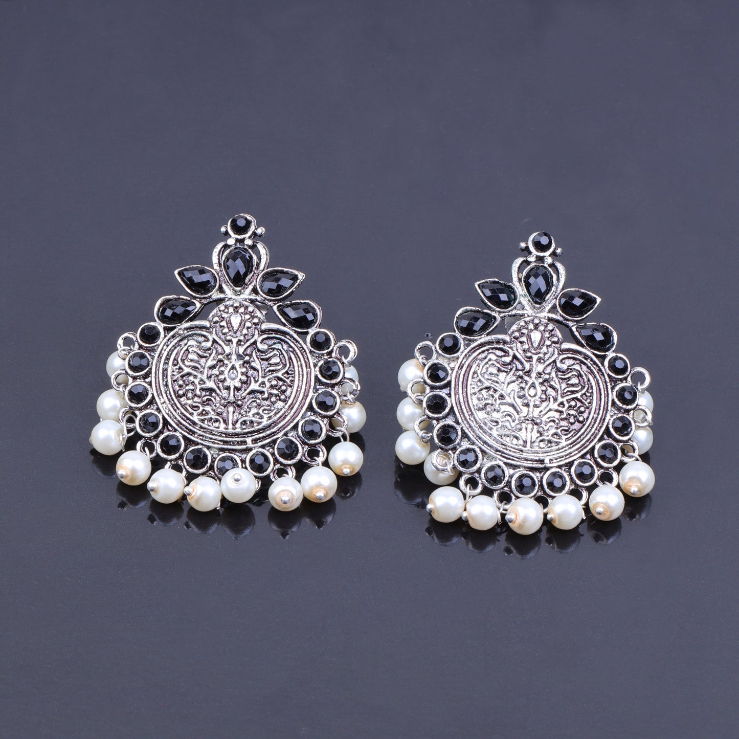 Royal flare stud earrings (Black)