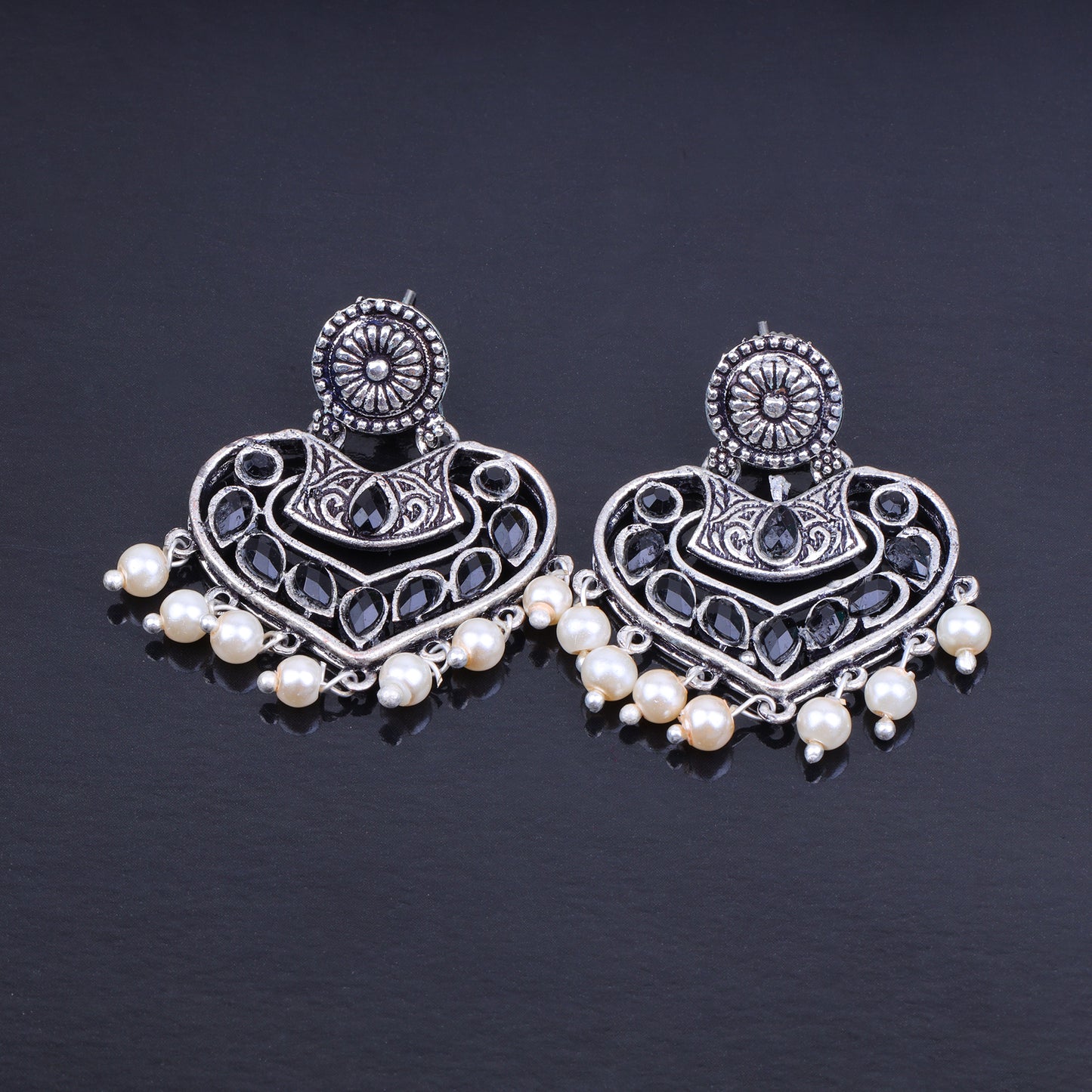 Patra dangler earrings (Black)